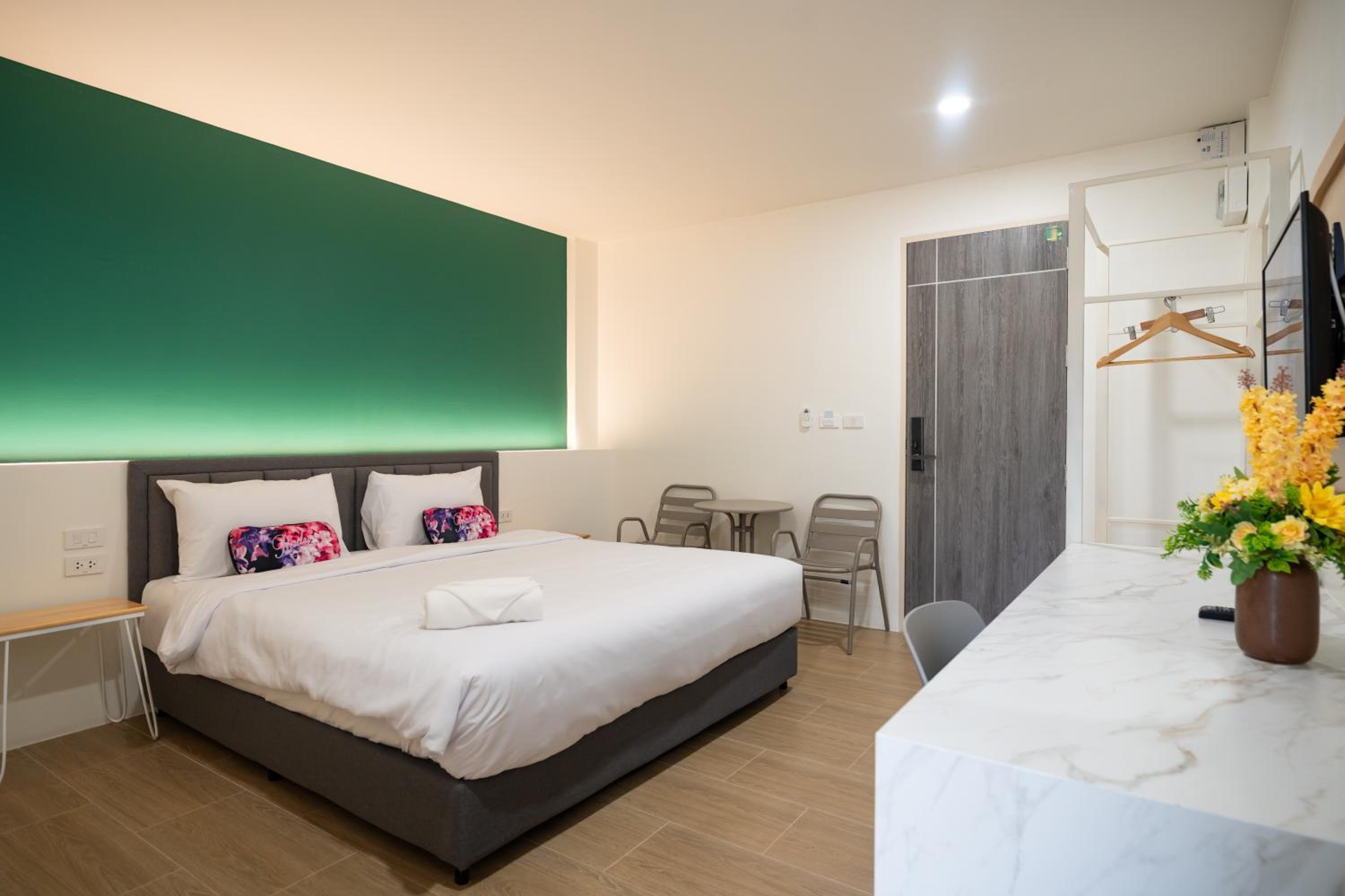 Deluxe King Room photo 3