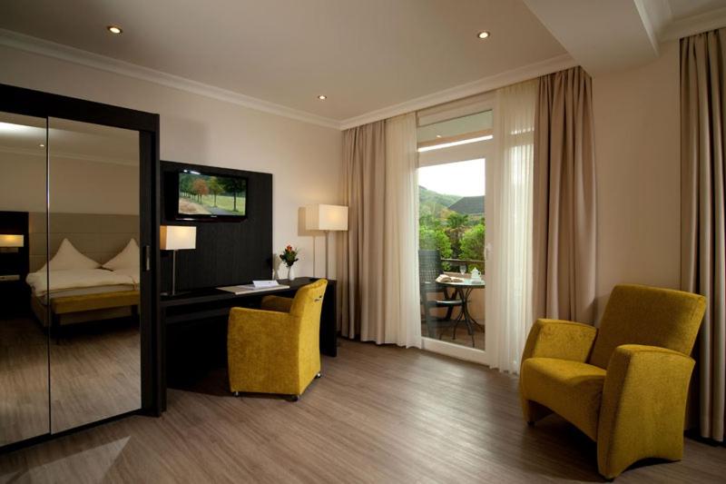 Deluxe Double Room with Balcony photo 3