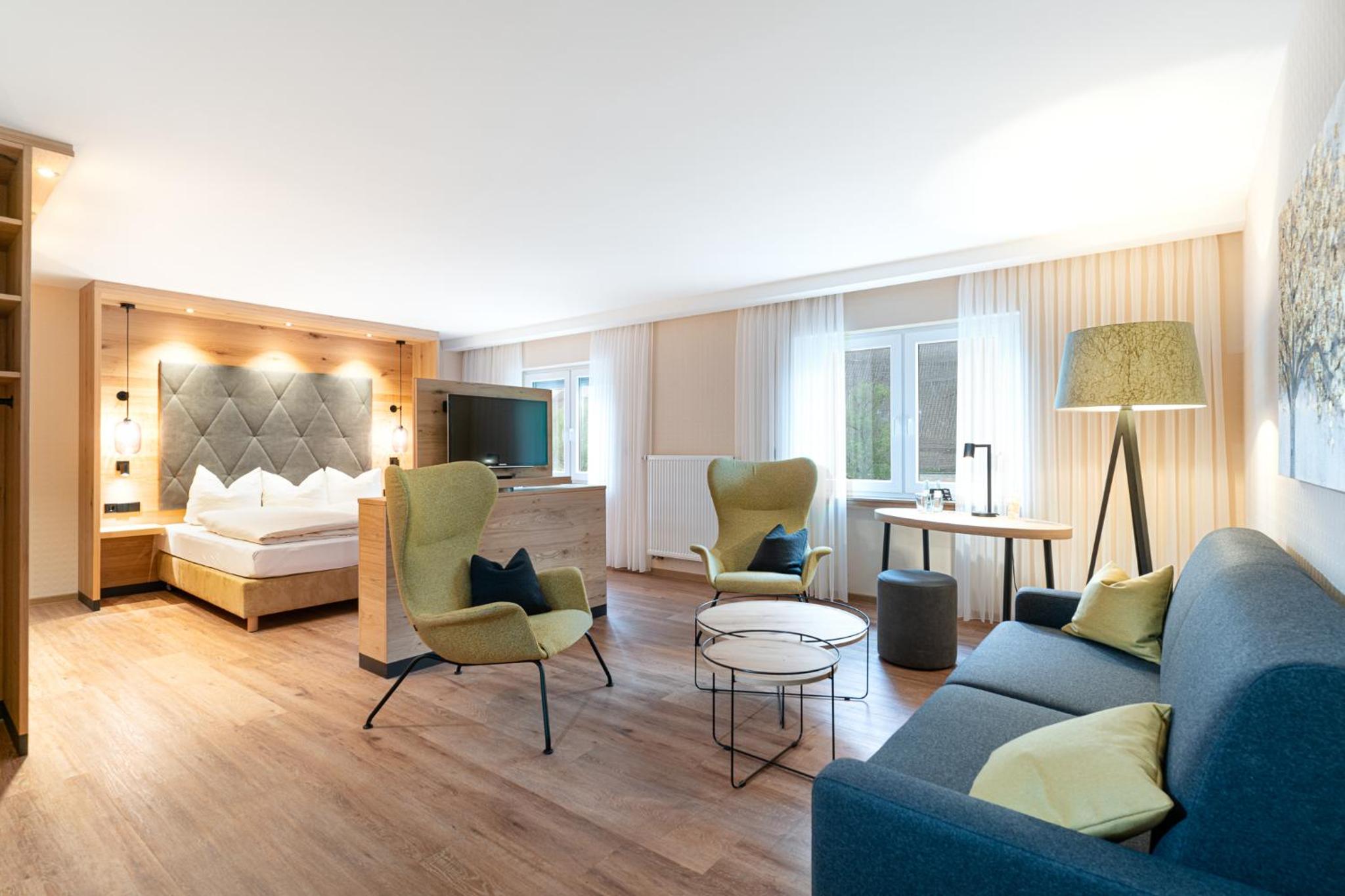 Deluxe Double Room with Balcony photo 2