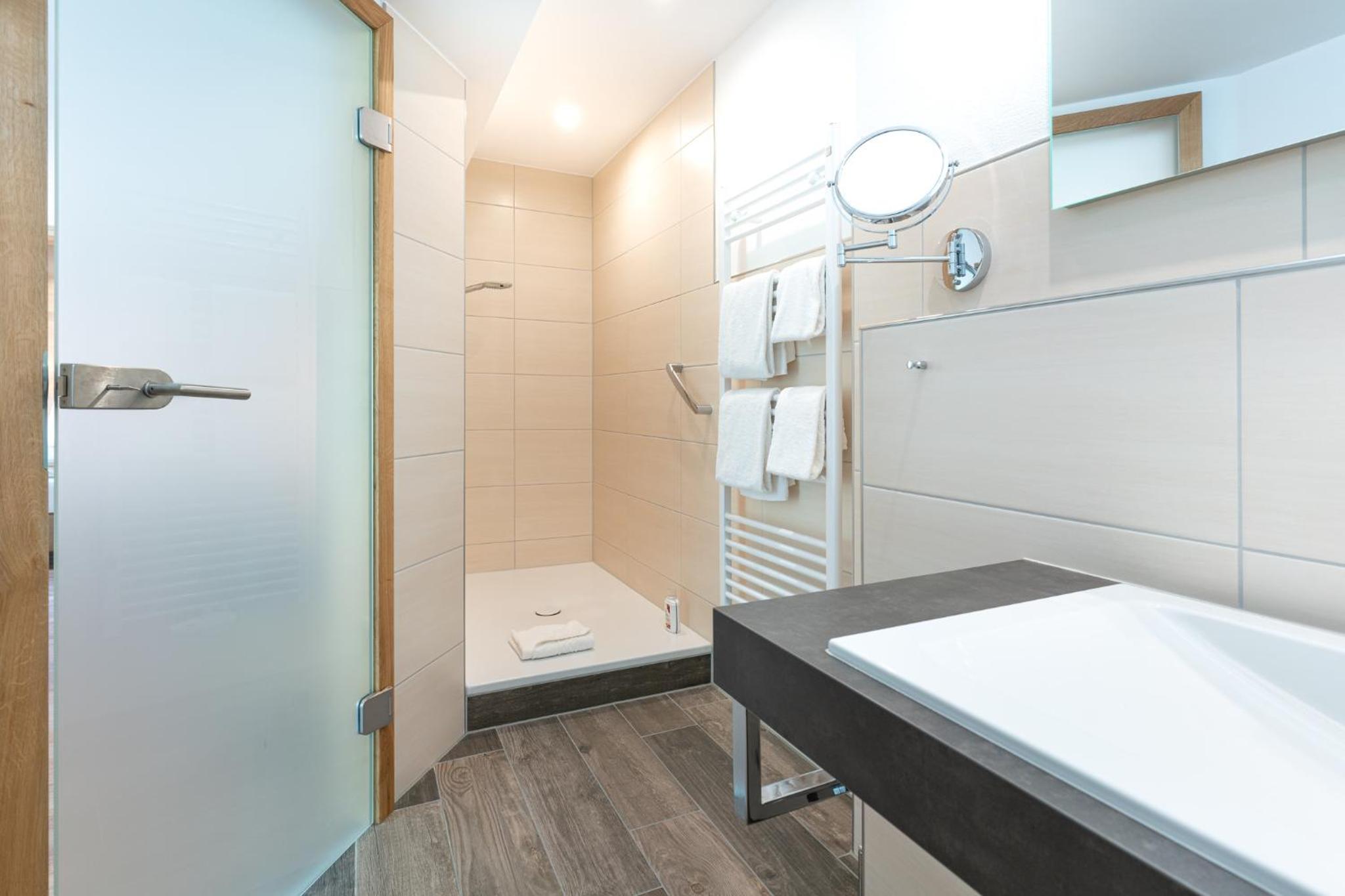 Deluxe Double Room with Balcony photo 3