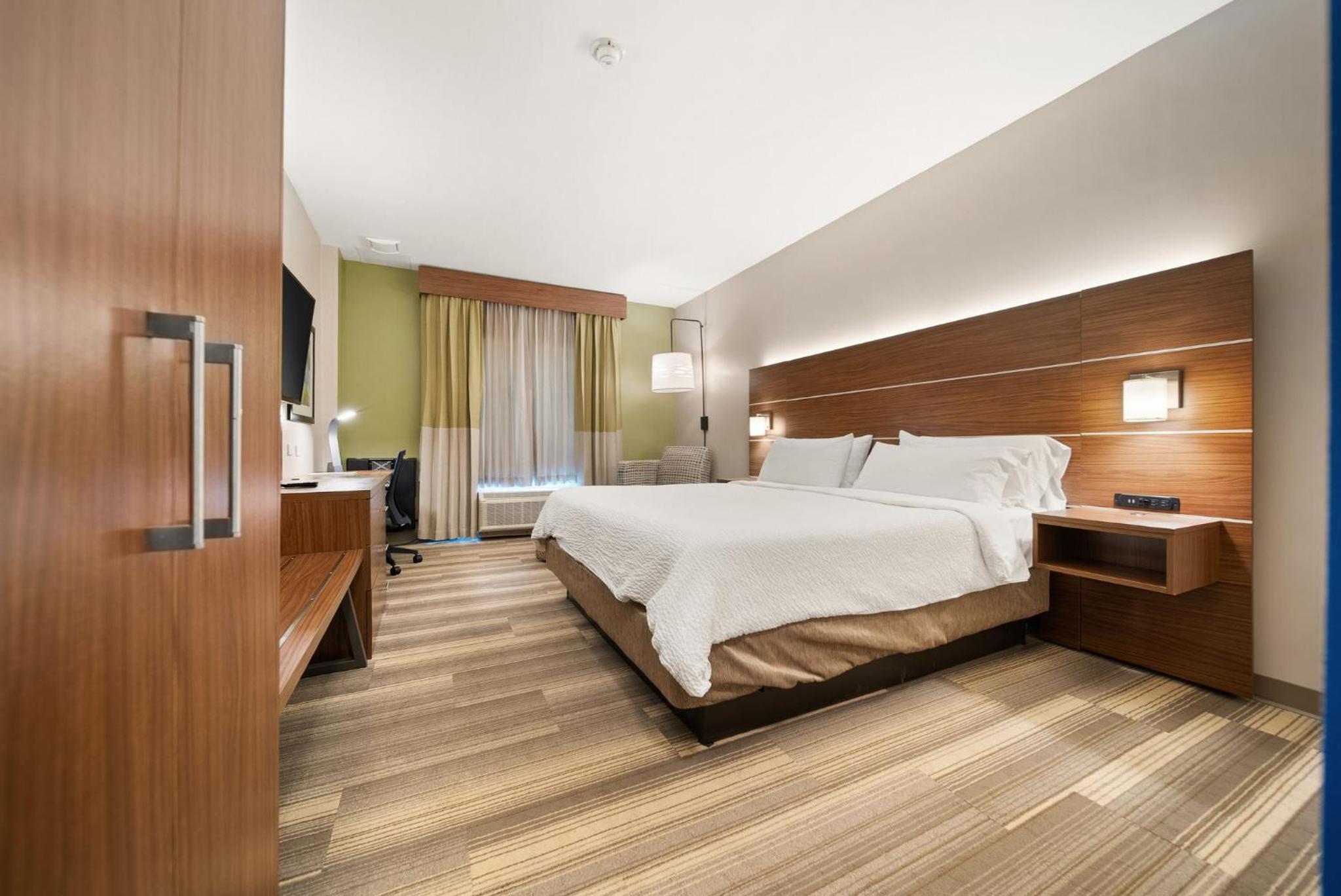 Standard King Room - Photo 1