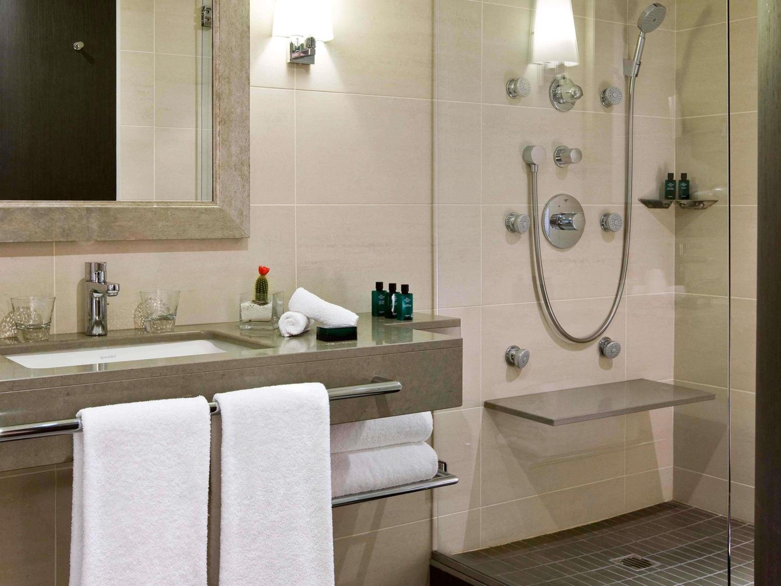 Luxury King Room with Old Port View and Spa/Gym Access photo 1