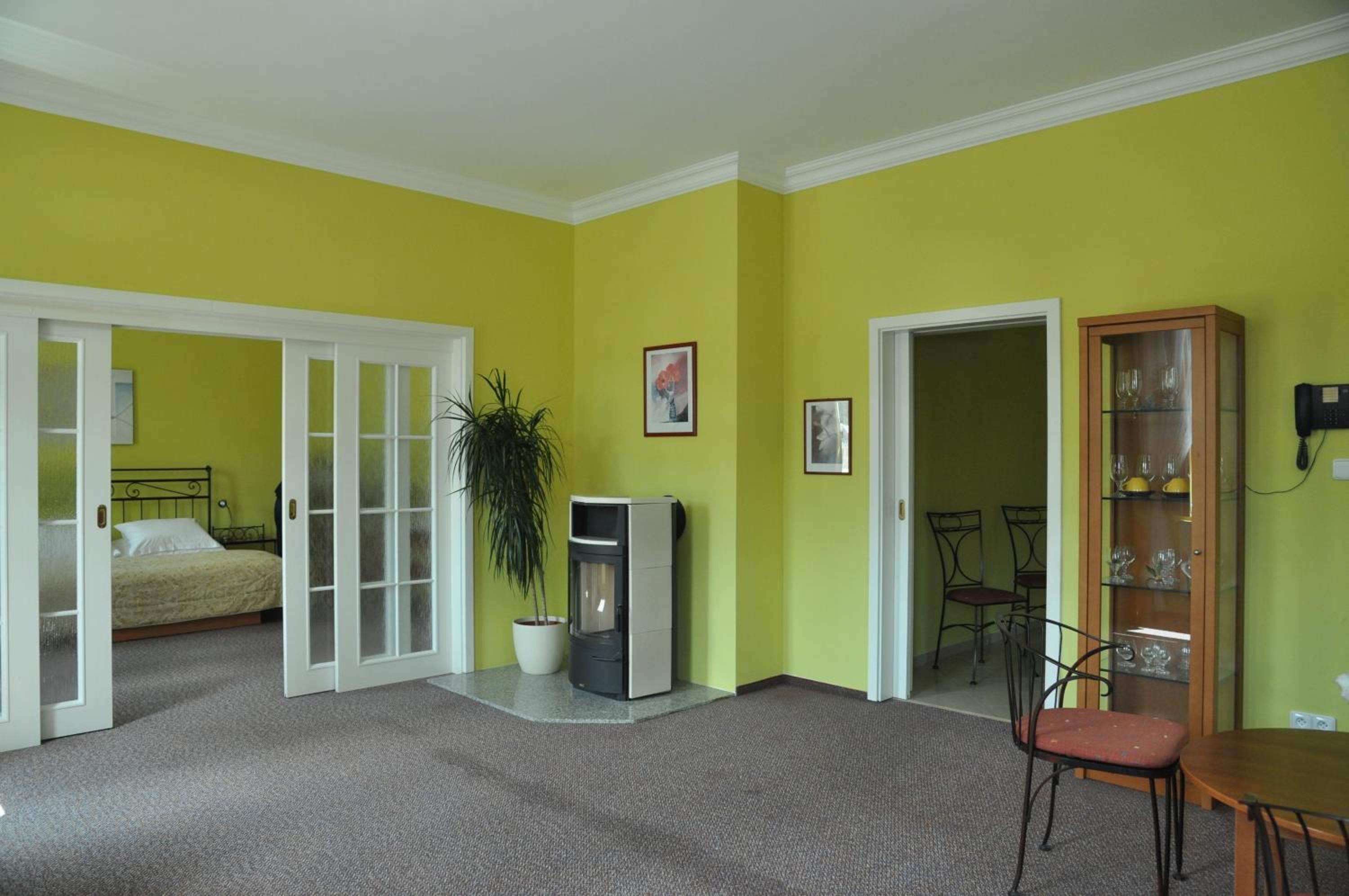 Family Room photo 3