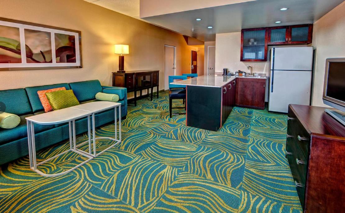 One-Bedroom King Suite with Campus View, Specialty Bathtub and Sofa Bed photo 1