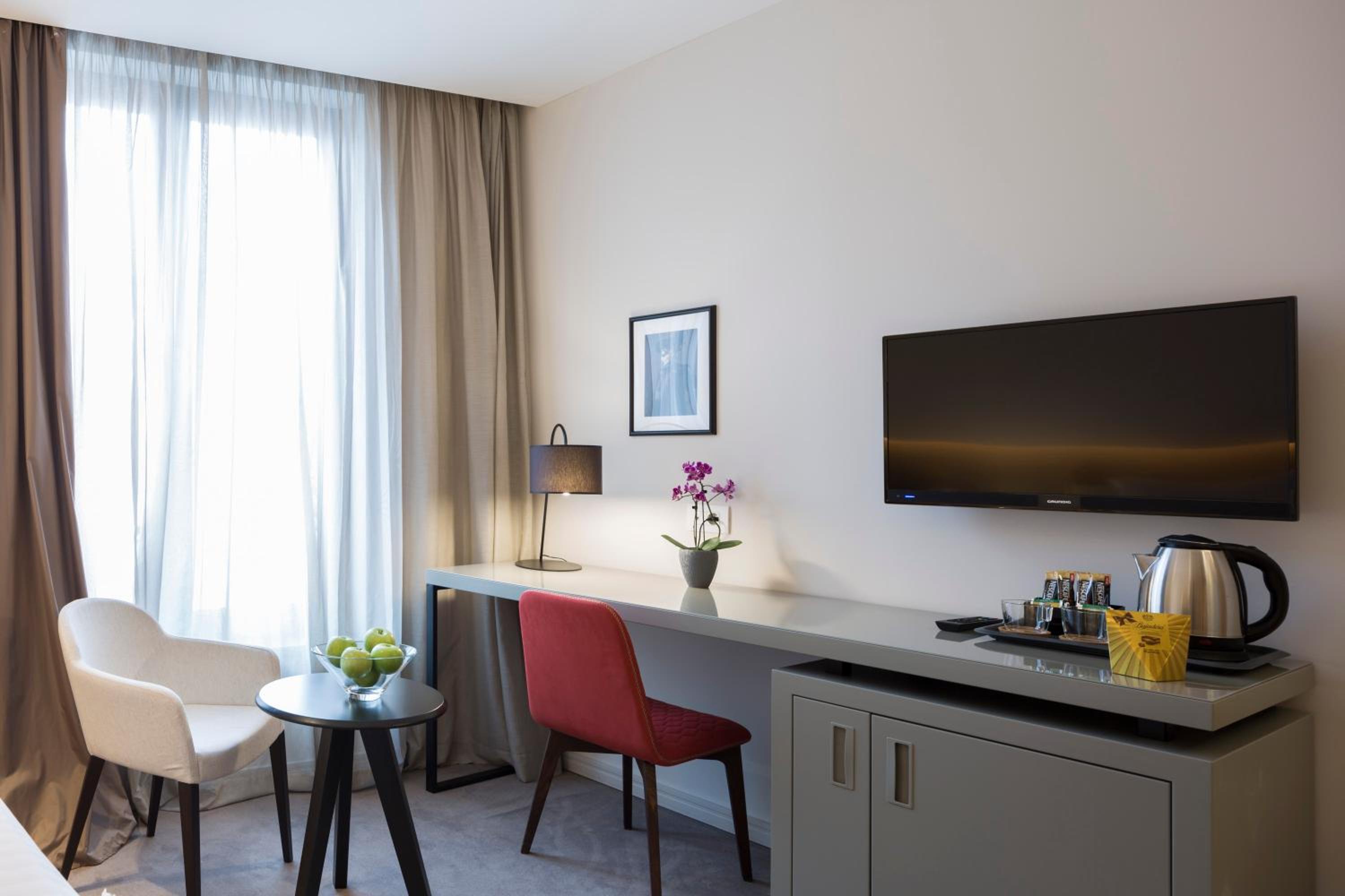 Standard Double Room thumbnail 5