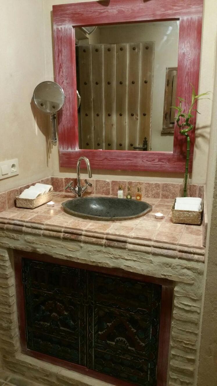 Apartment with Terrace - Photo 25