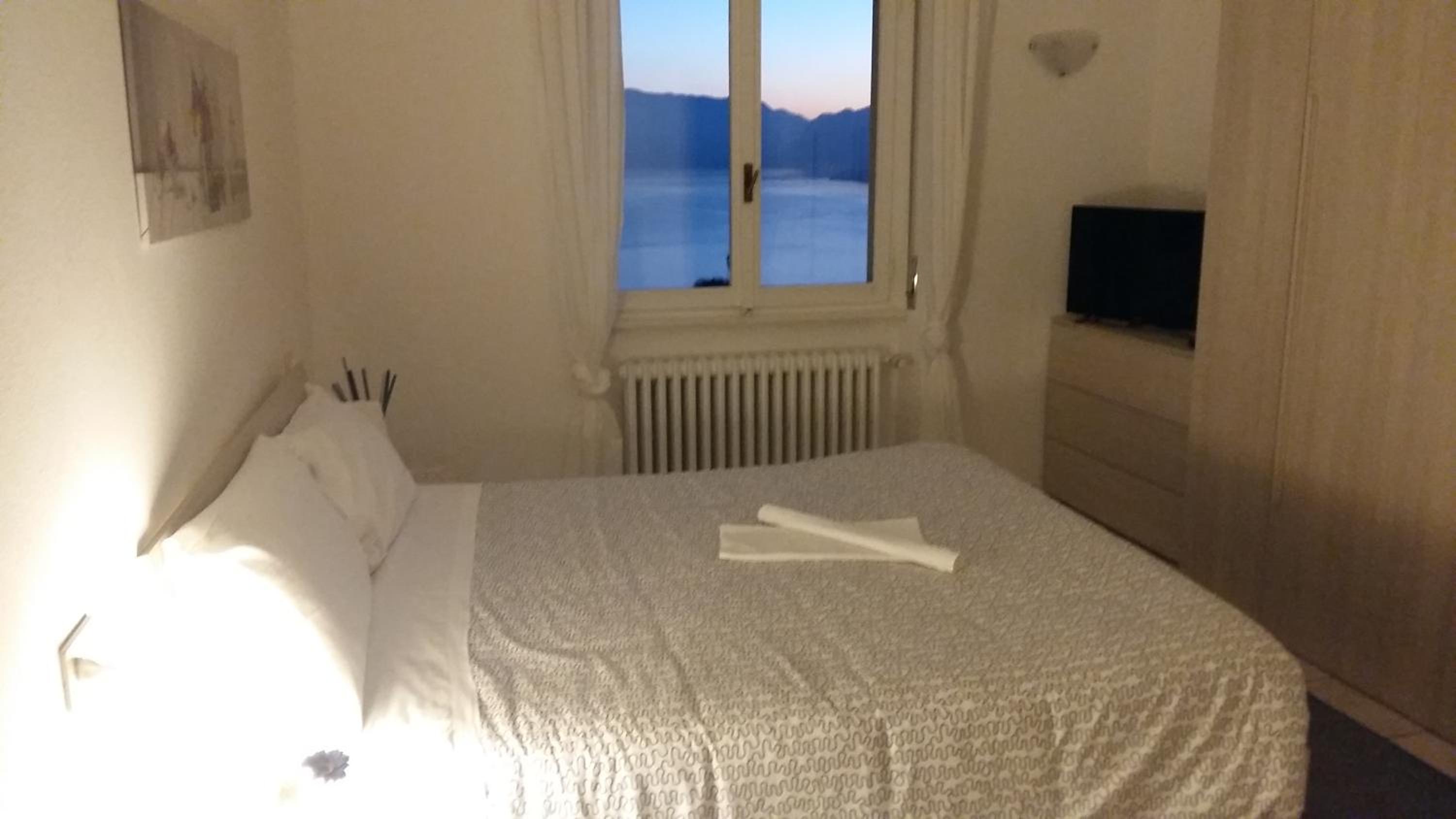 Double Room with Lake View - Photo 1