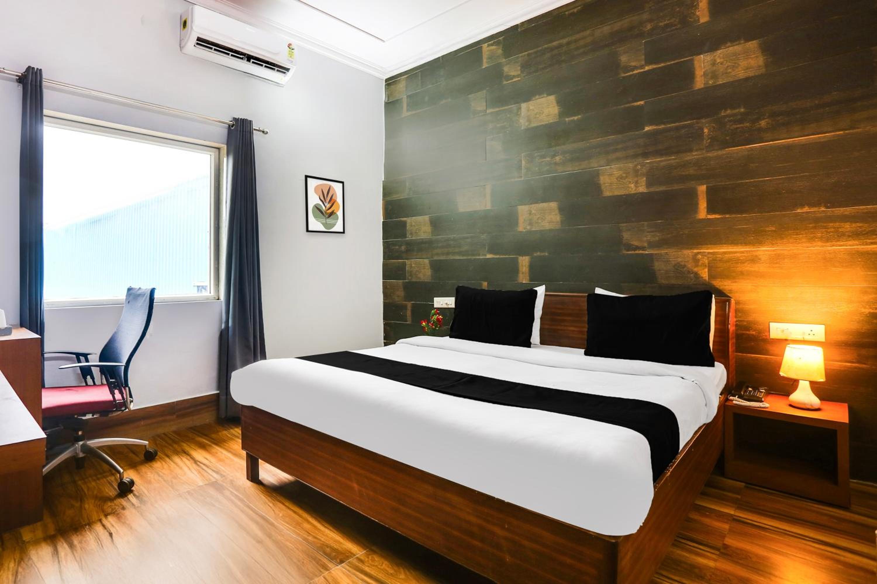 Deluxe Double Room photo 2