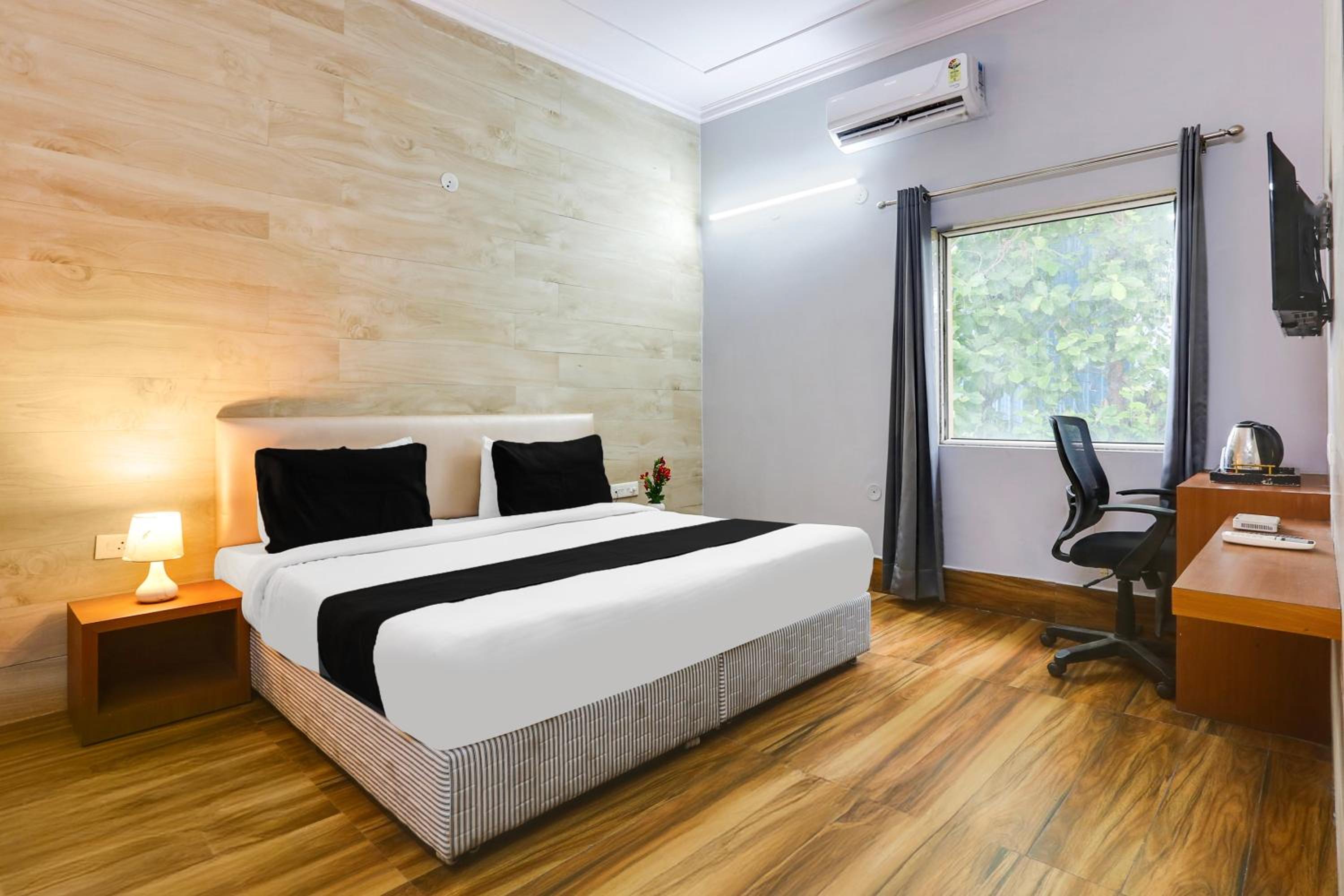 Deluxe Double Room photo 3