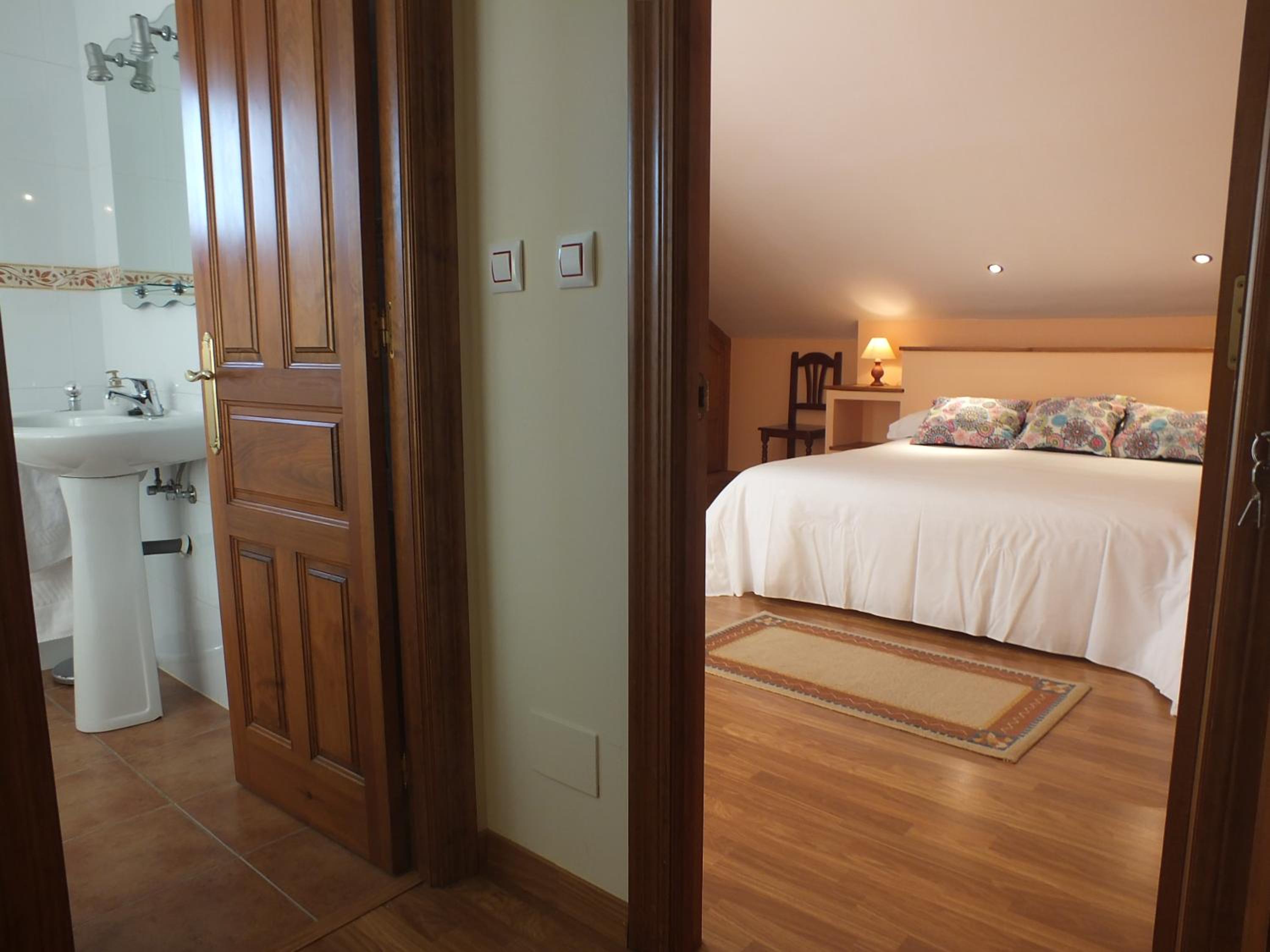 One-Bedroom Apartment (2-4 Adults) with Terrace photo 2