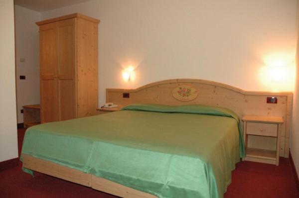 Double or Twin Room with Private Bathroom photo 3