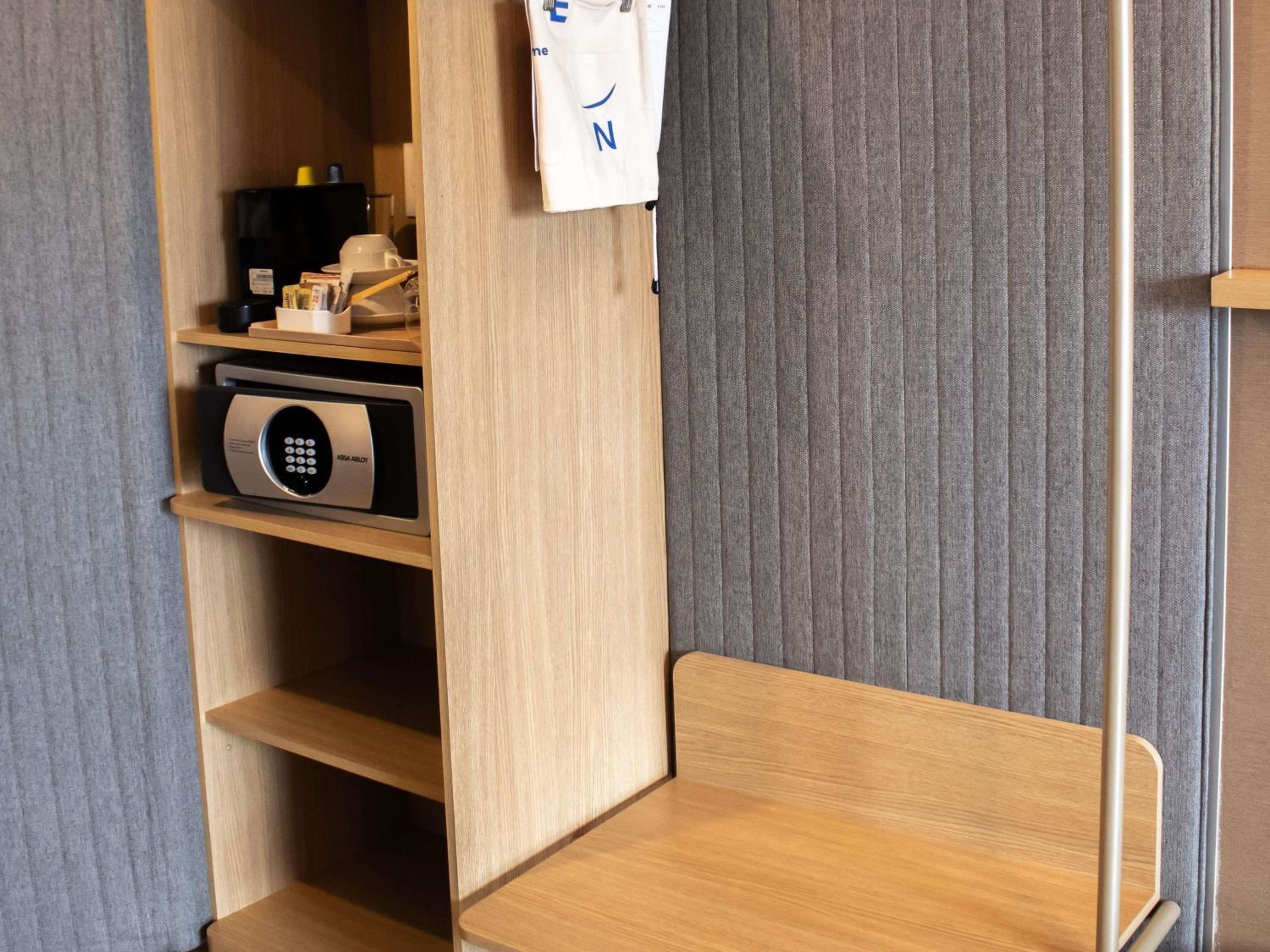 Superior King Room - Disability Access photo 1