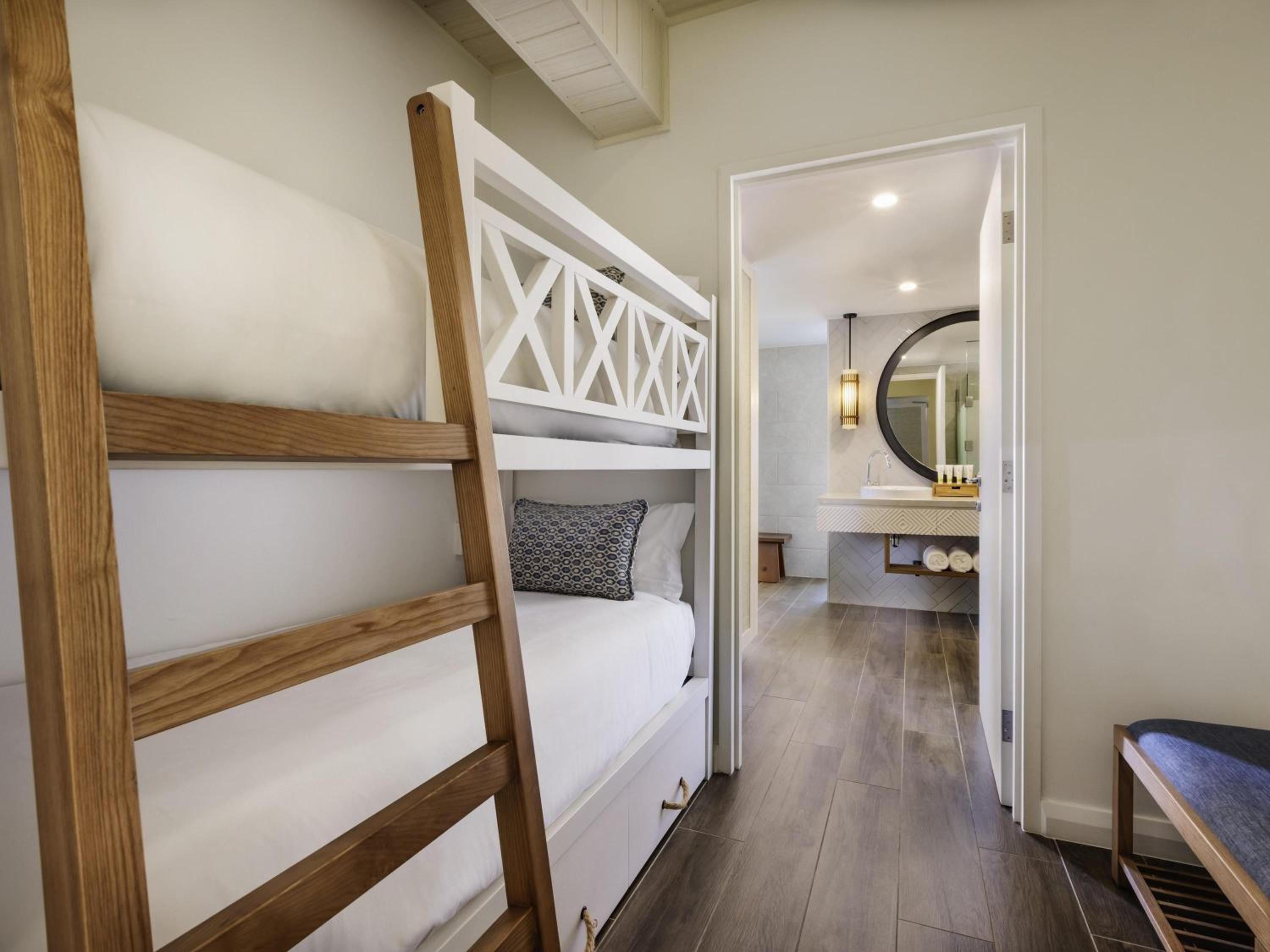 Family King Suite with Bunk Bed photo 2