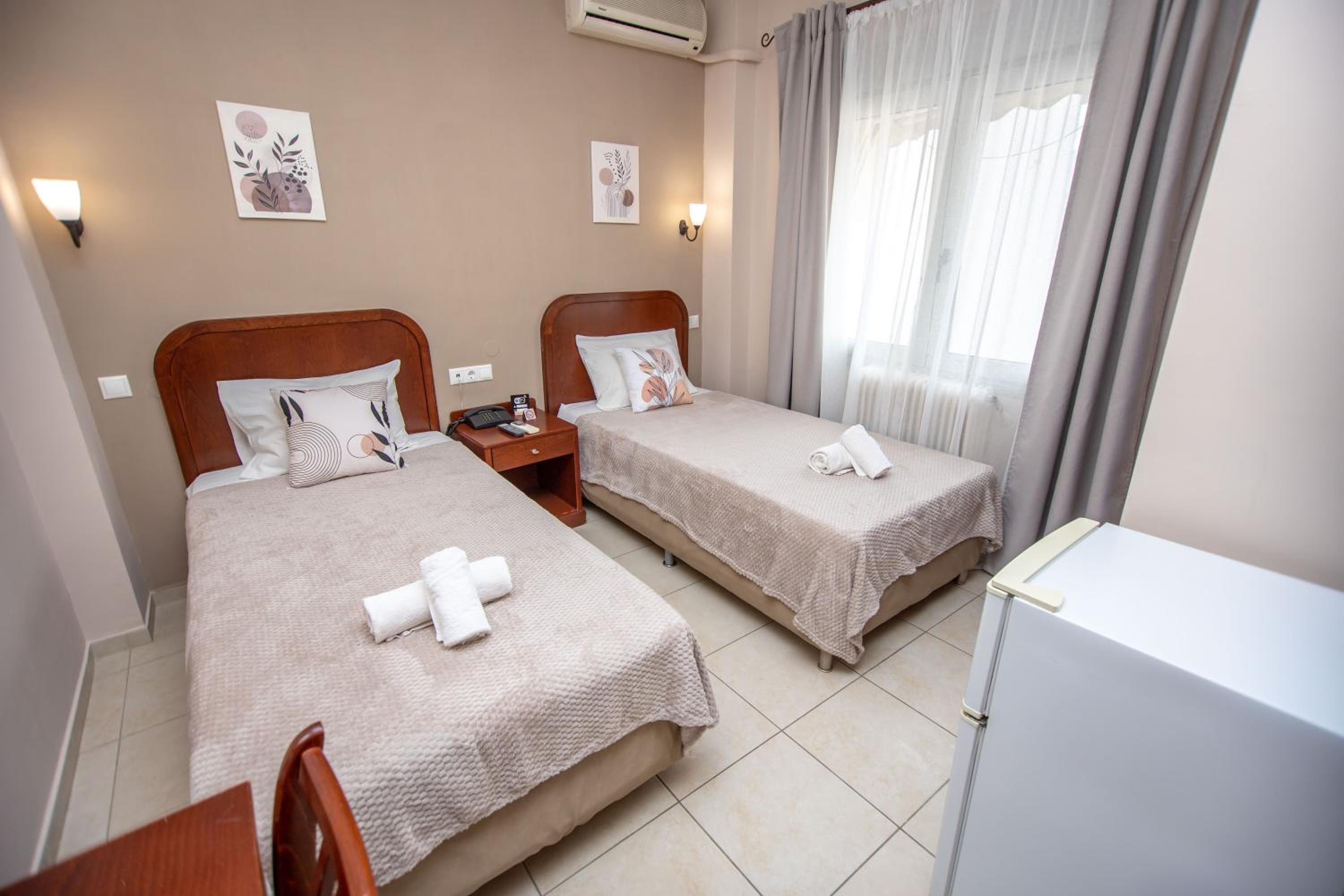 Standard Twin Room photo 2