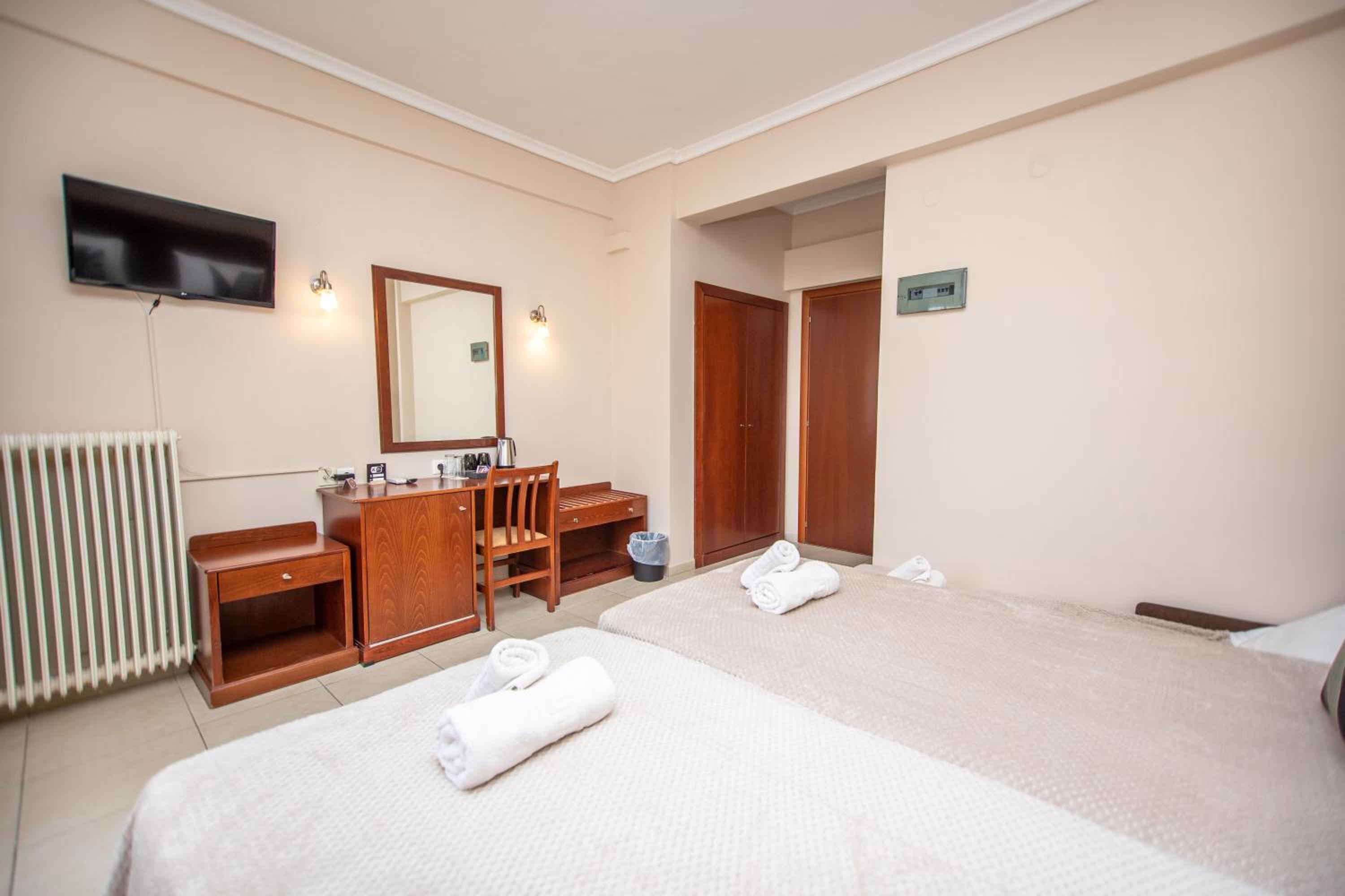 Deluxe Room (2 Adults + 1 Child) photo 2
