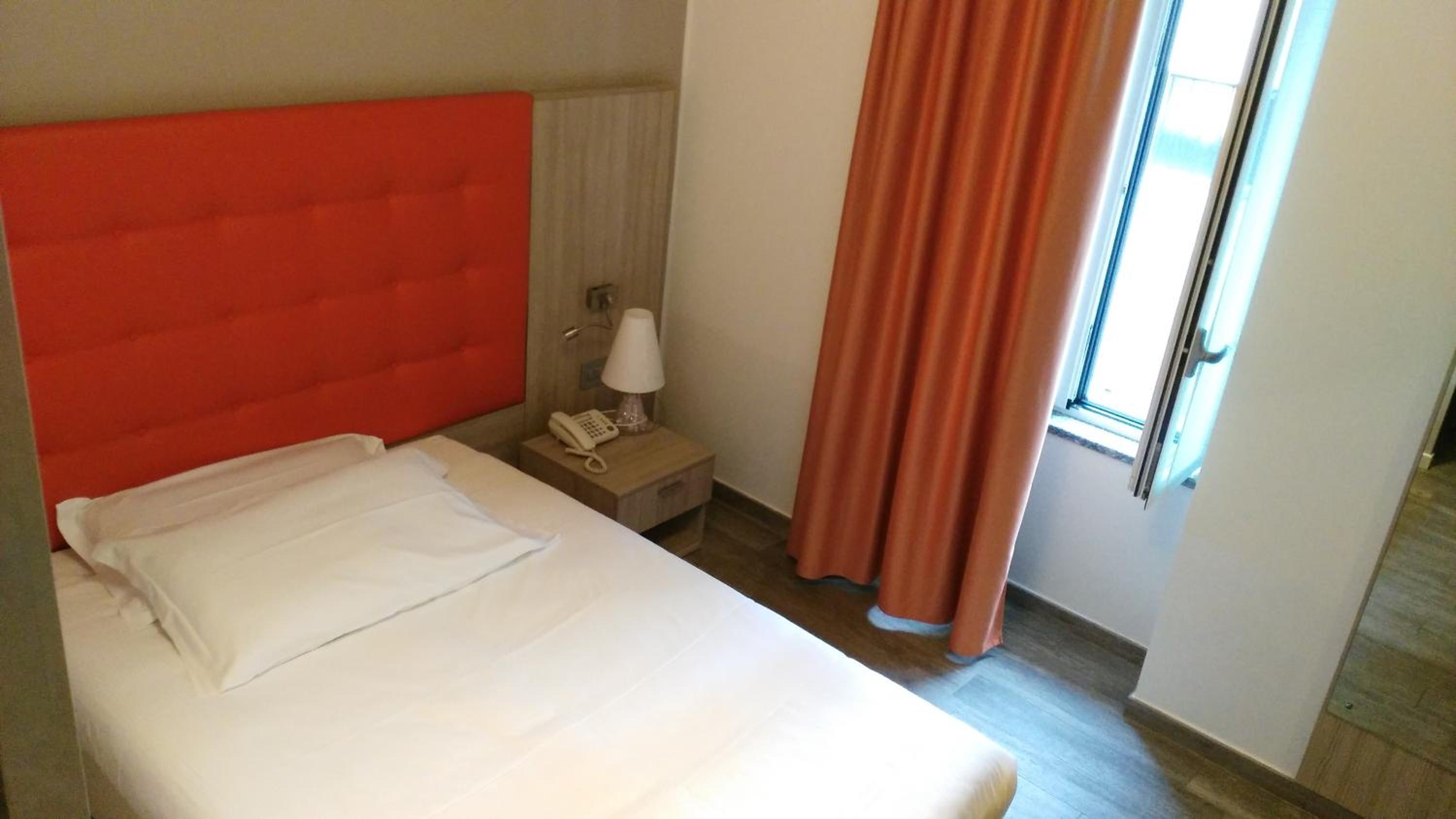 Single Room photo 1