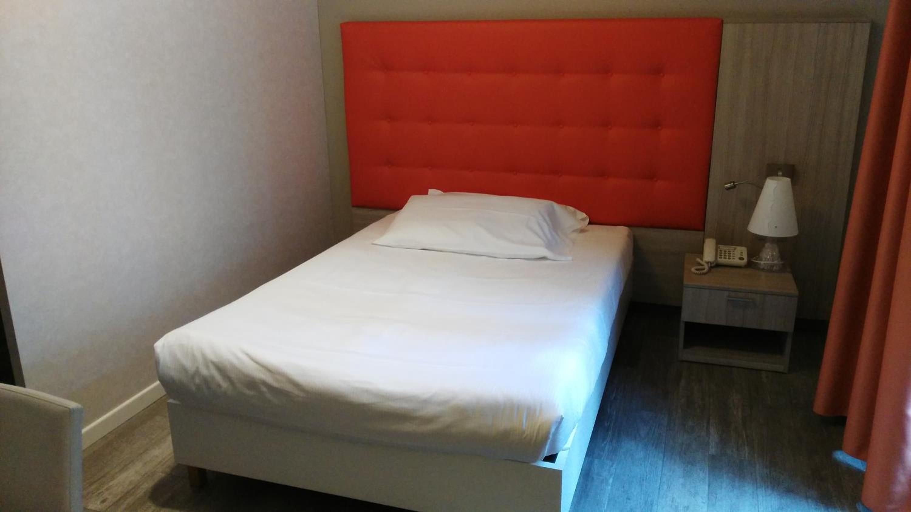 Single Room photo 3