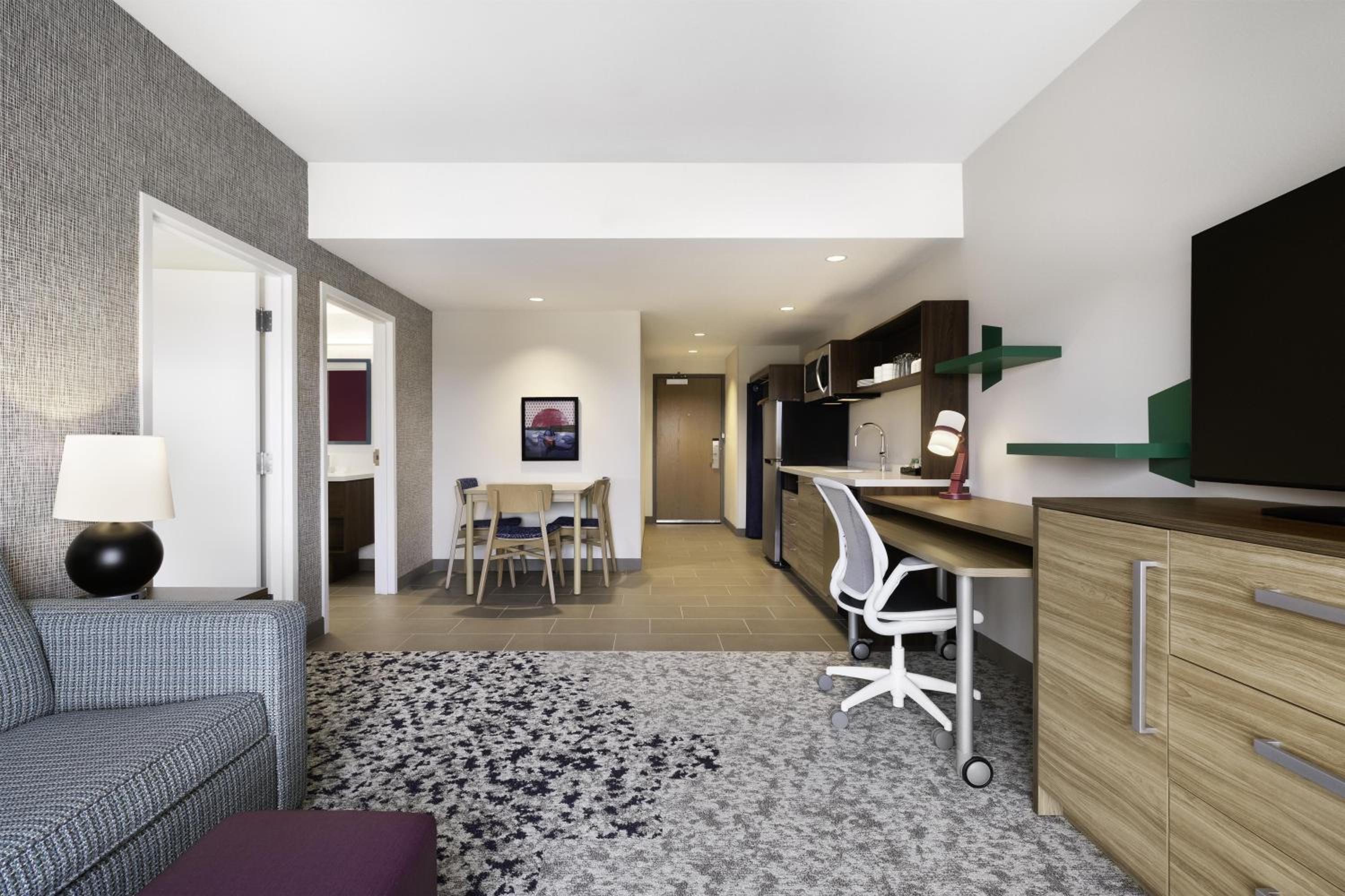 One-Bedroom King Suite - Photo 2