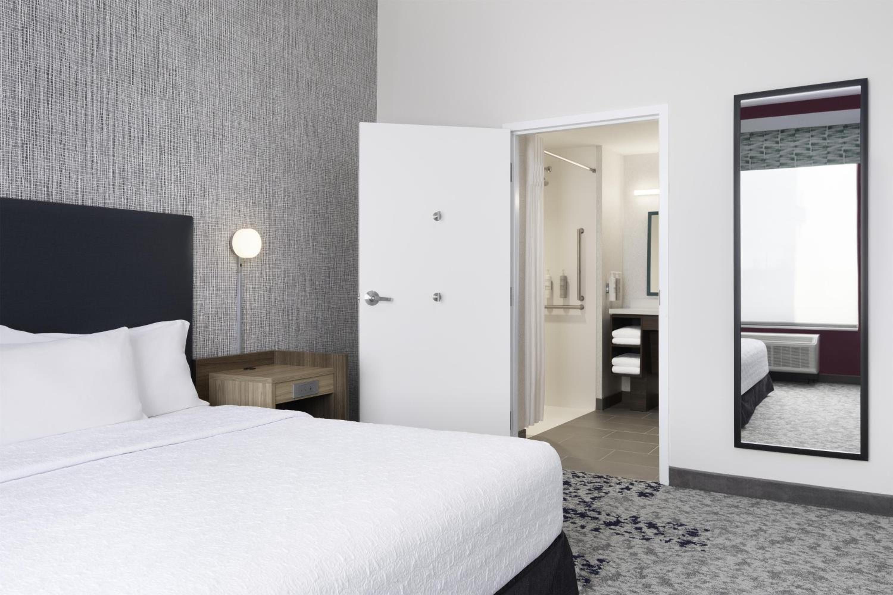 One-Bedroom King Suite - Photo 3