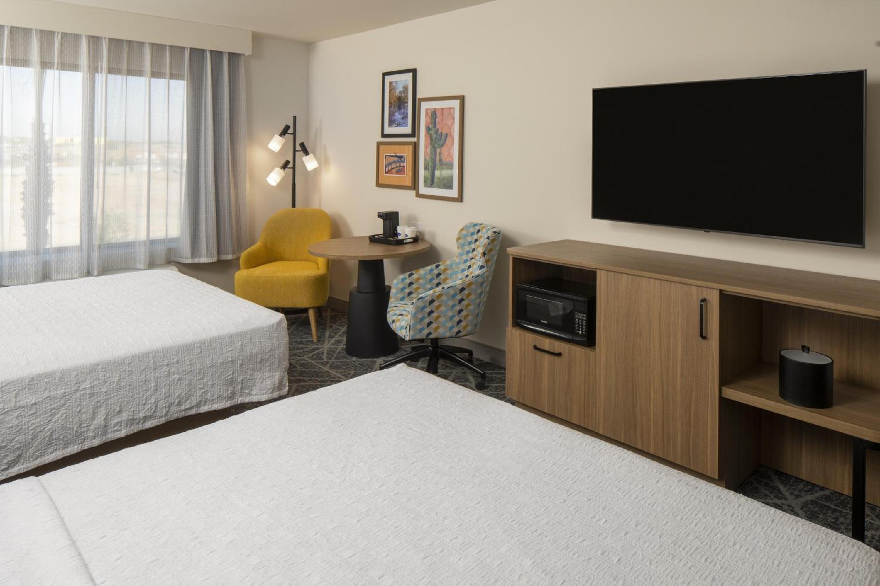 Queen Room with Two Queen Beds and Bathtub - Mobility Access