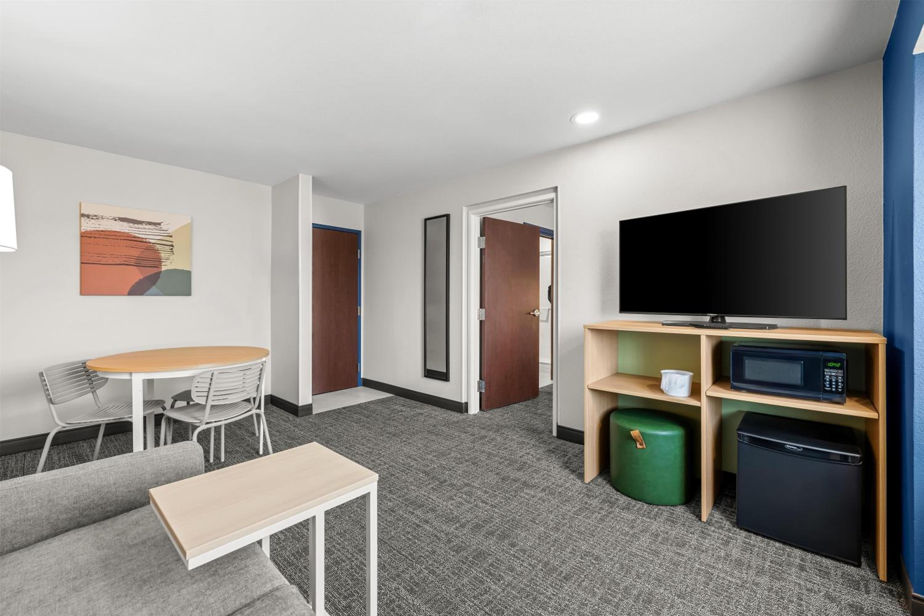 Queen Suite with Two Queen Beds - Photo 1
