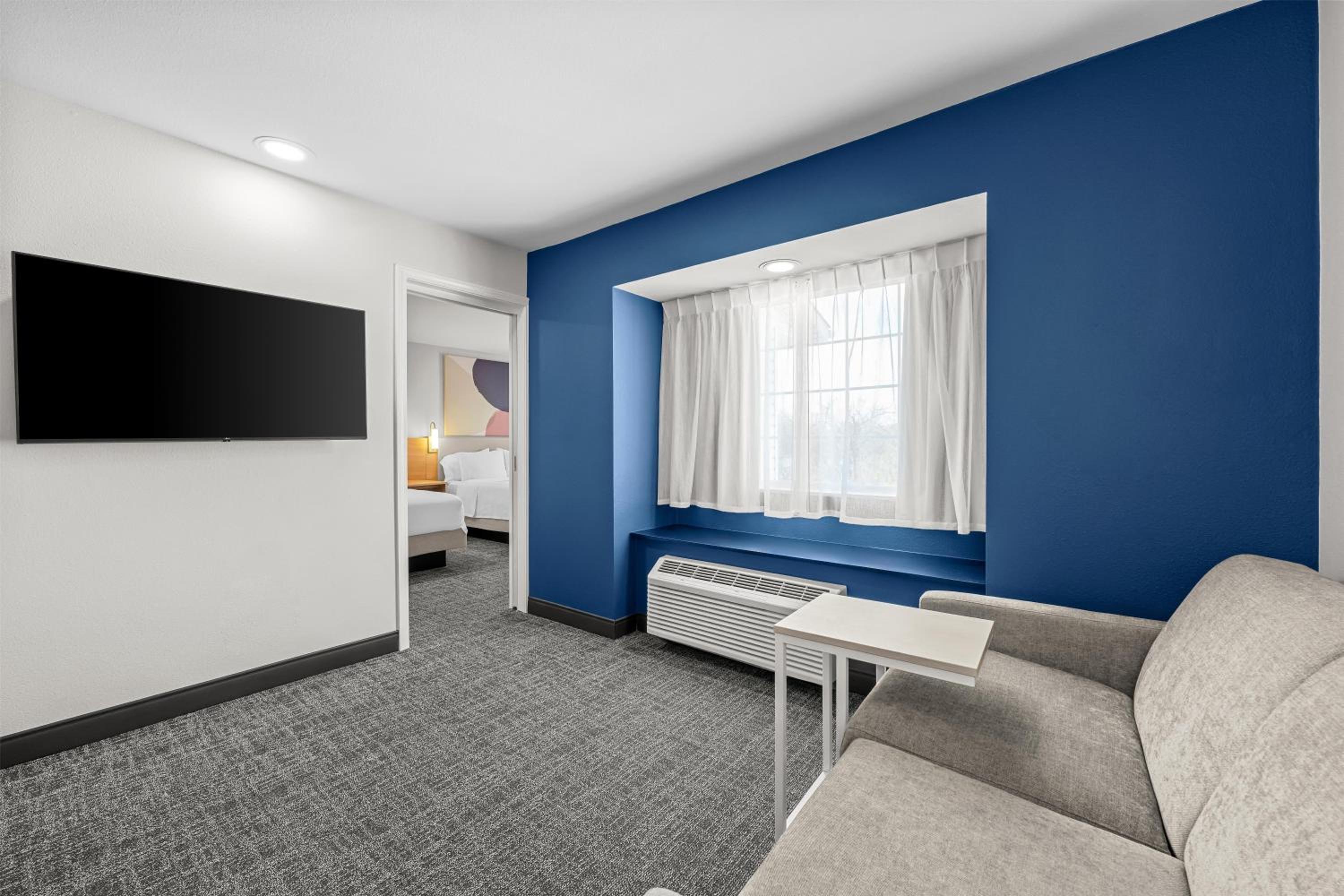 Queen Suite with Two Queen Beds - Photo 2