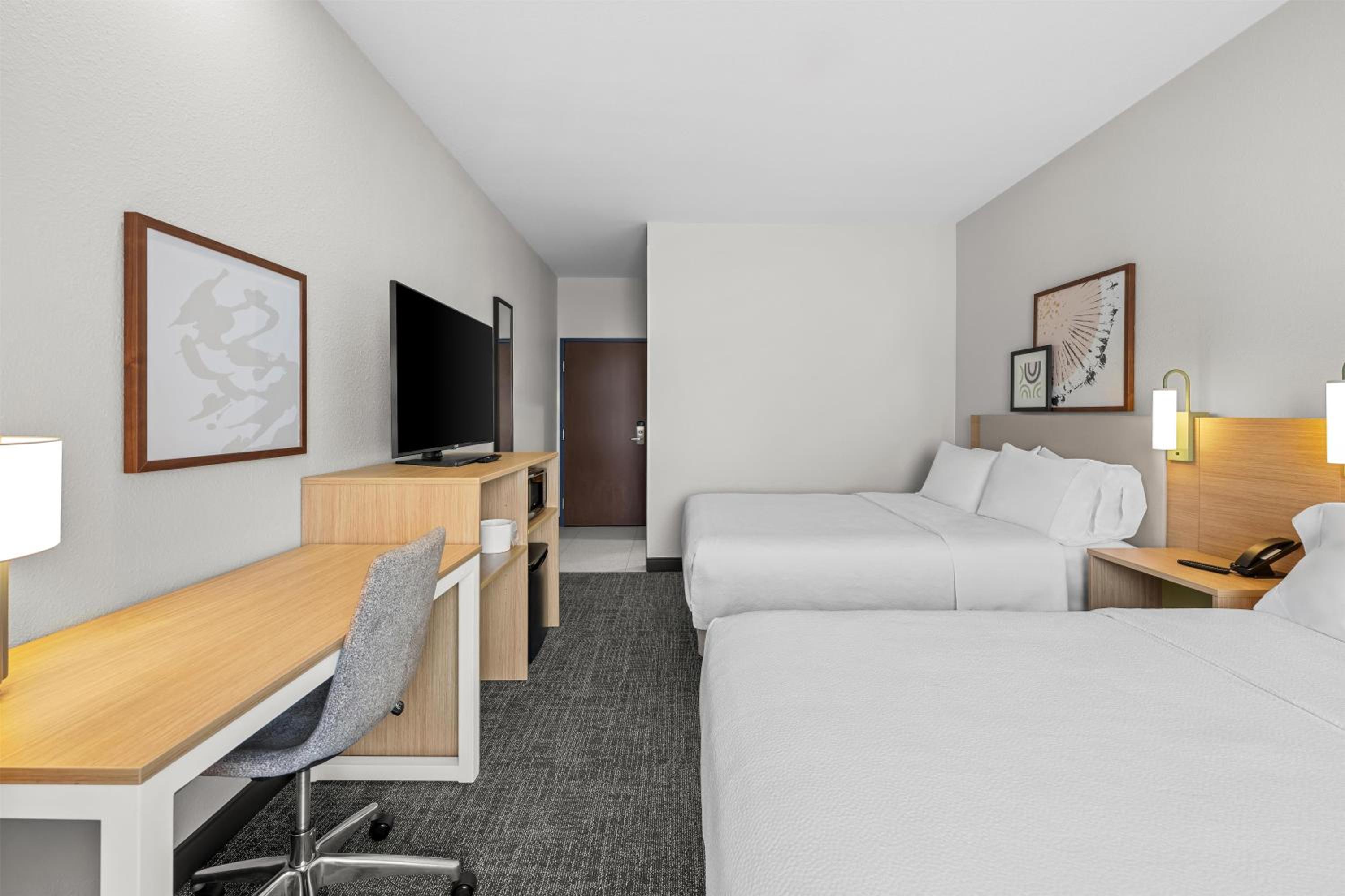 Queen Room with Two Queen Beds - Photo 1