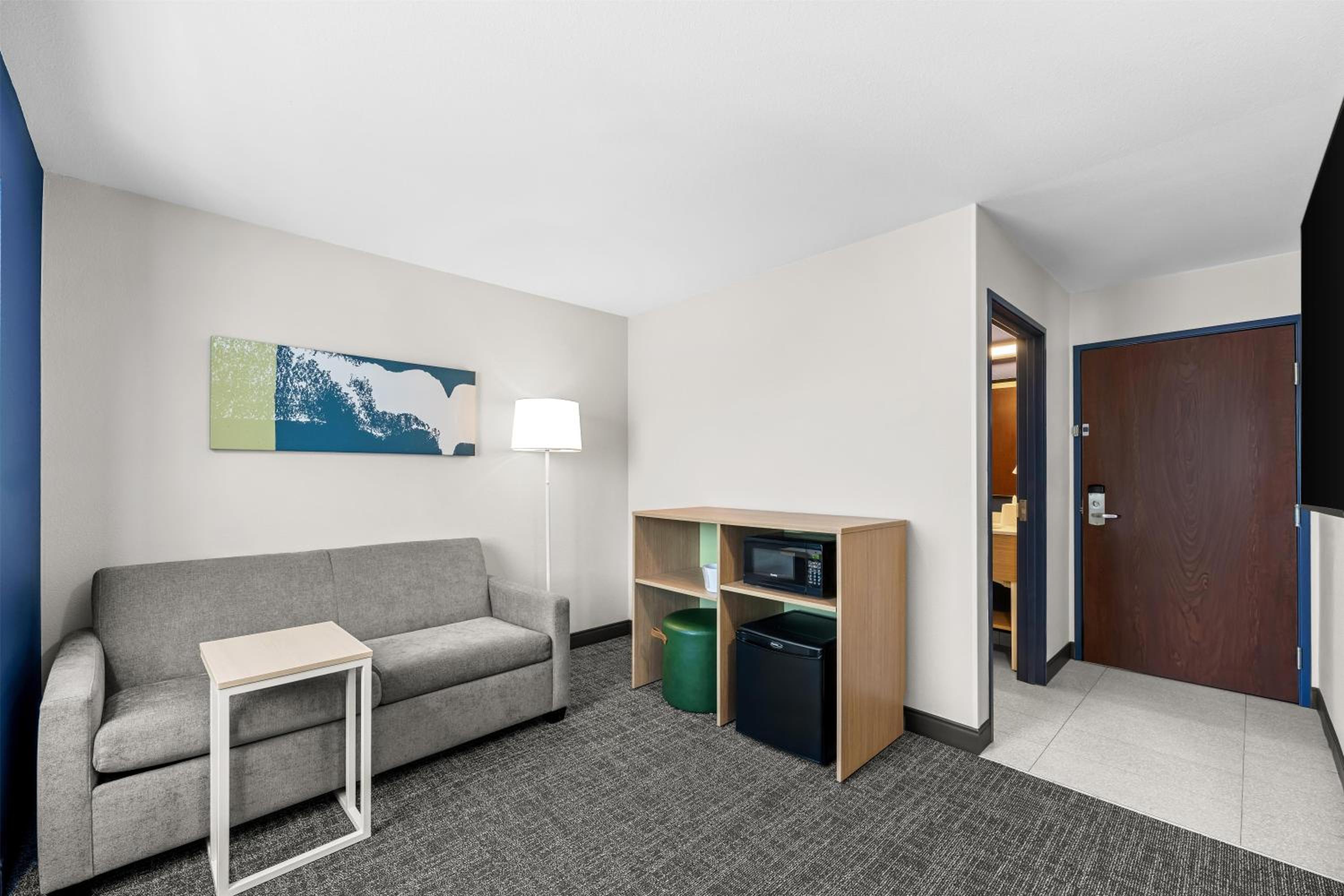Queen Suite with Two Queen Beds - Photo 3