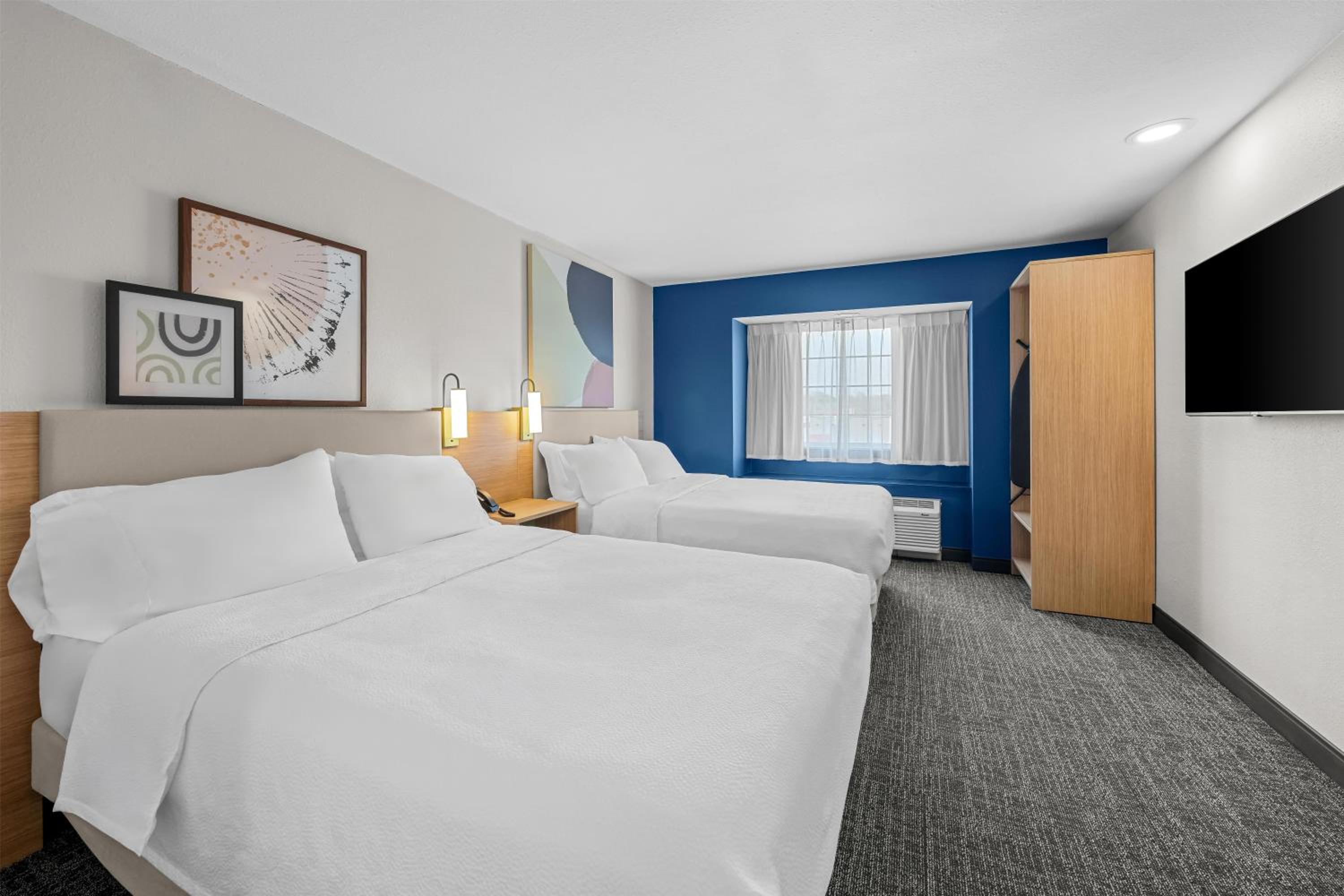 Queen Suite with Two Queen Beds - Photo 5