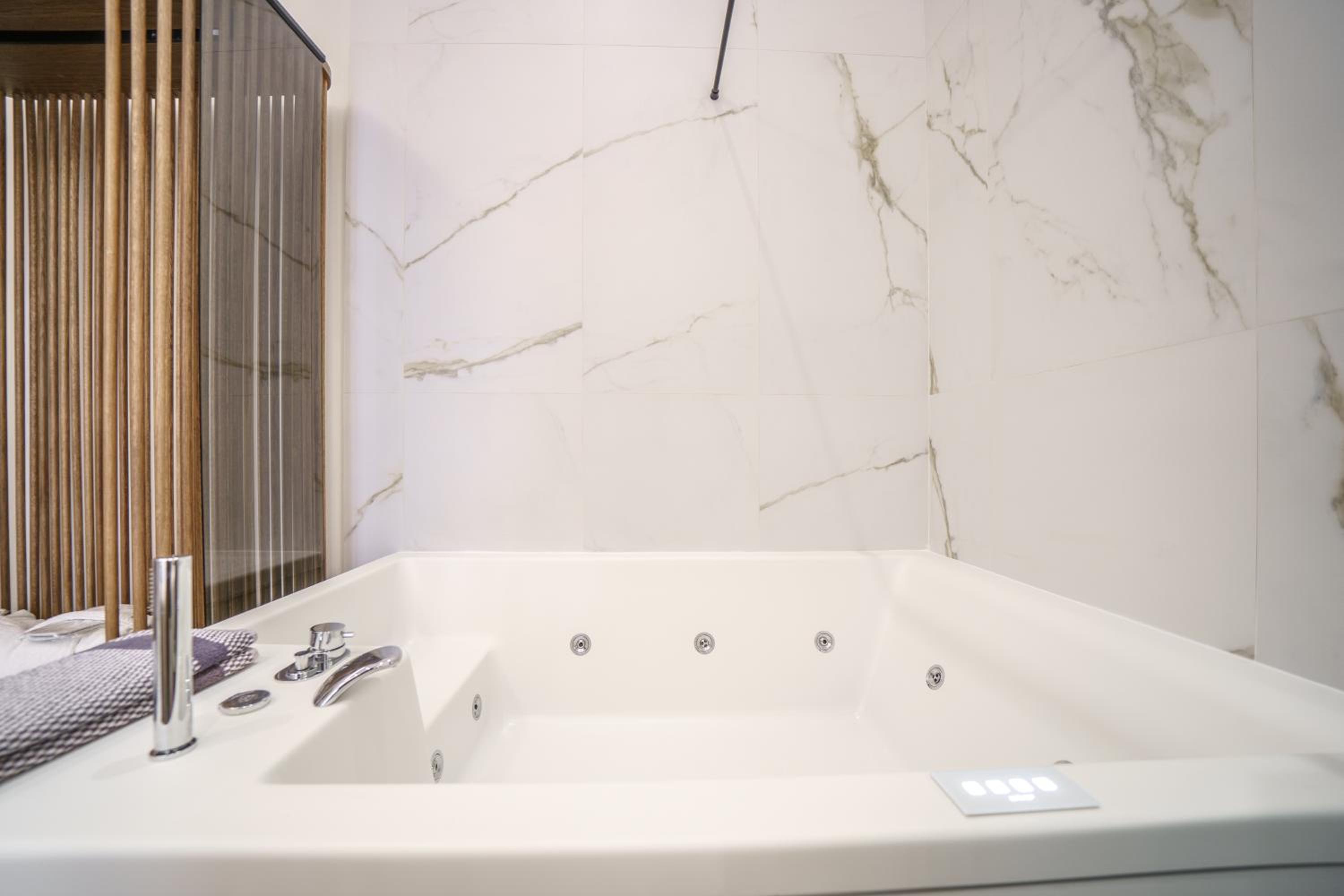 Suite with Spa Bath