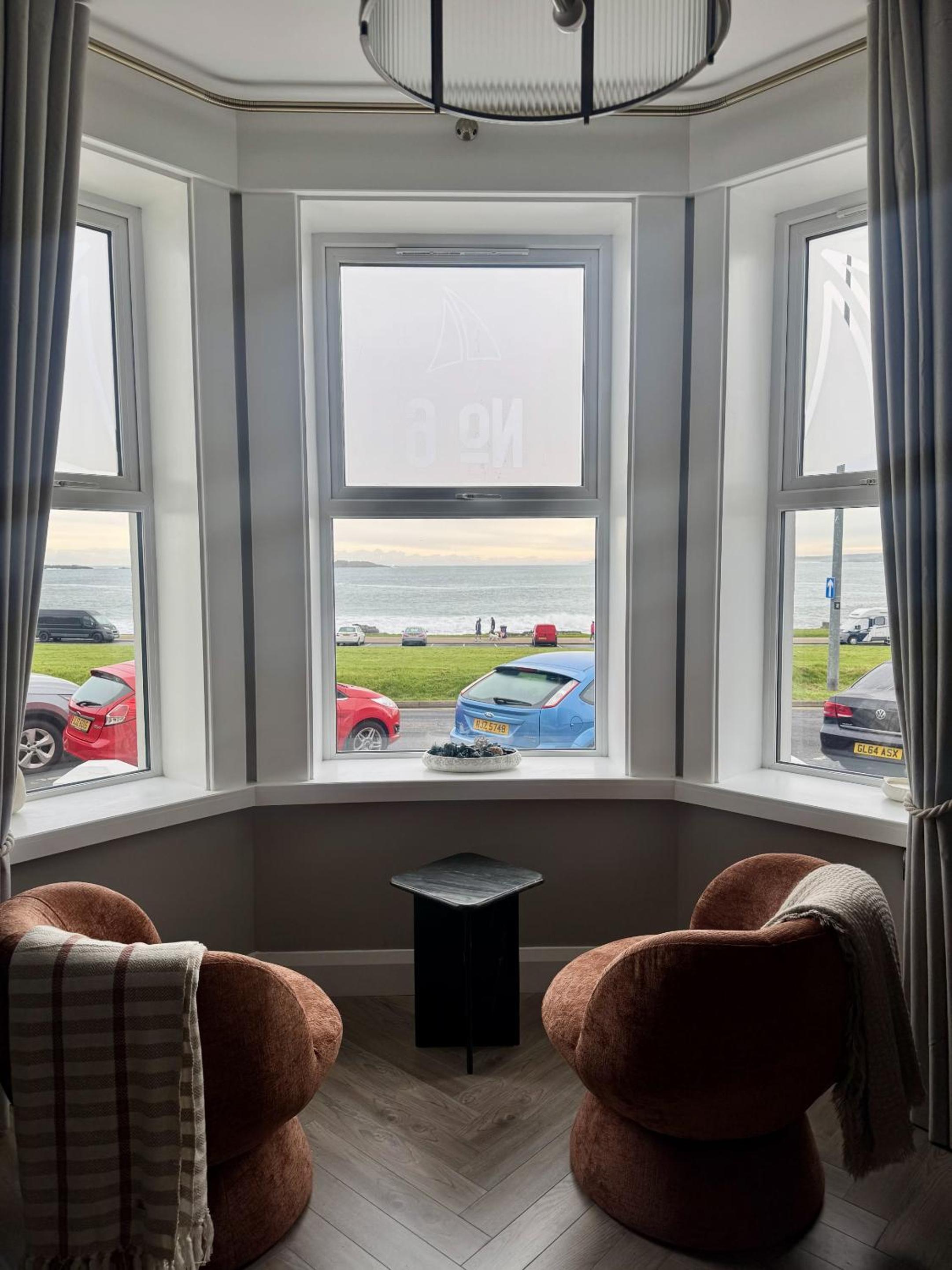 One-Bedroom Apartment with Sea View photo 1
