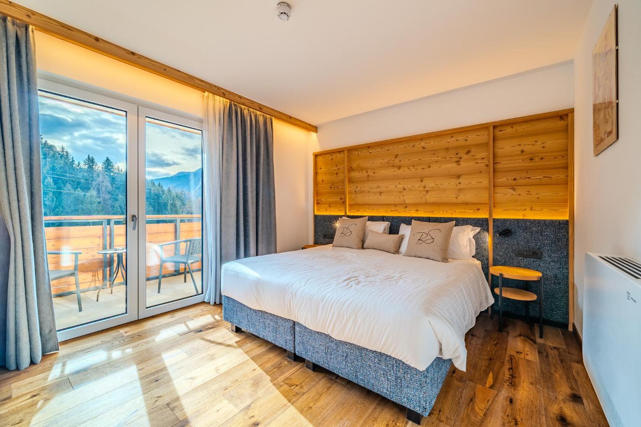Deluxe Double Room with Balcony photo 2