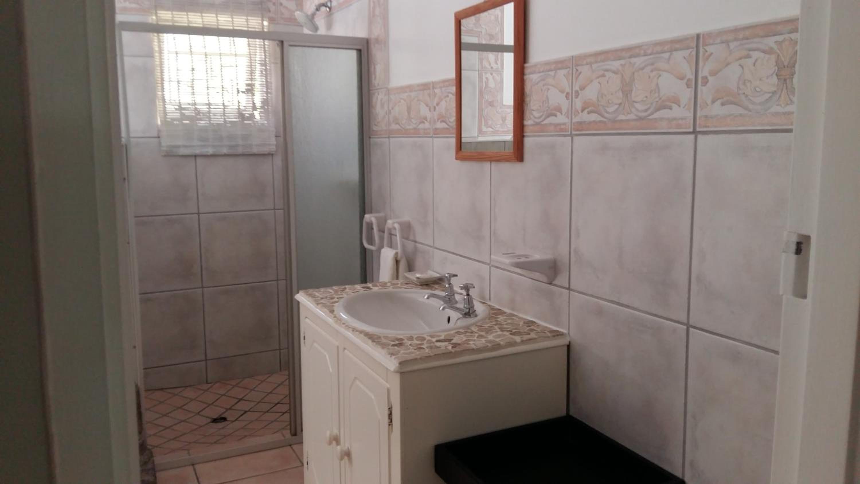 Family Room with Private Bathroom photo 3