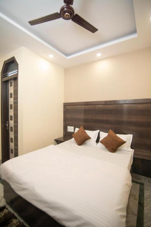 Single Room with Private Bathroom