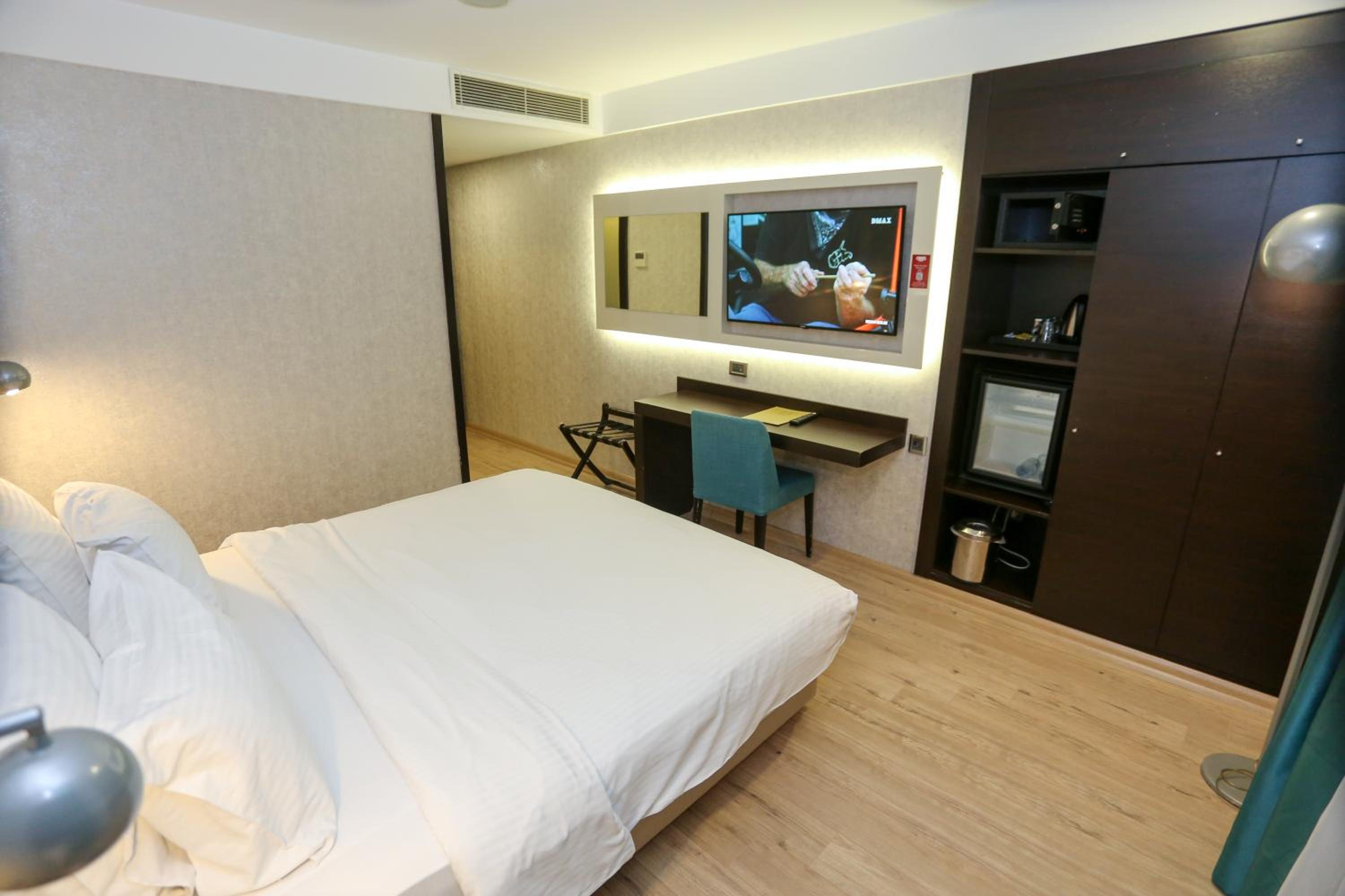 Budget Double or Twin Room photo 3