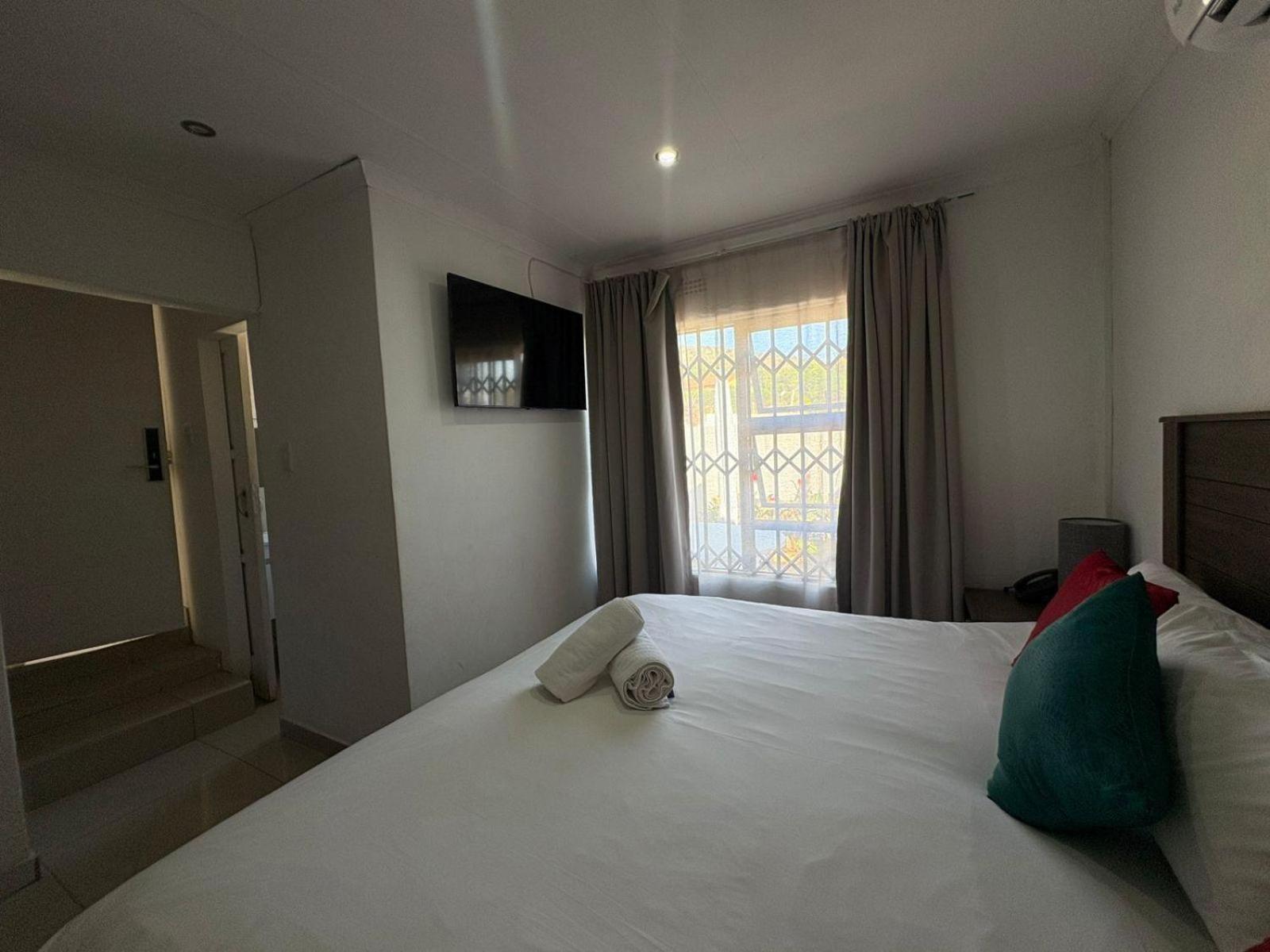 Standard King Room photo 2