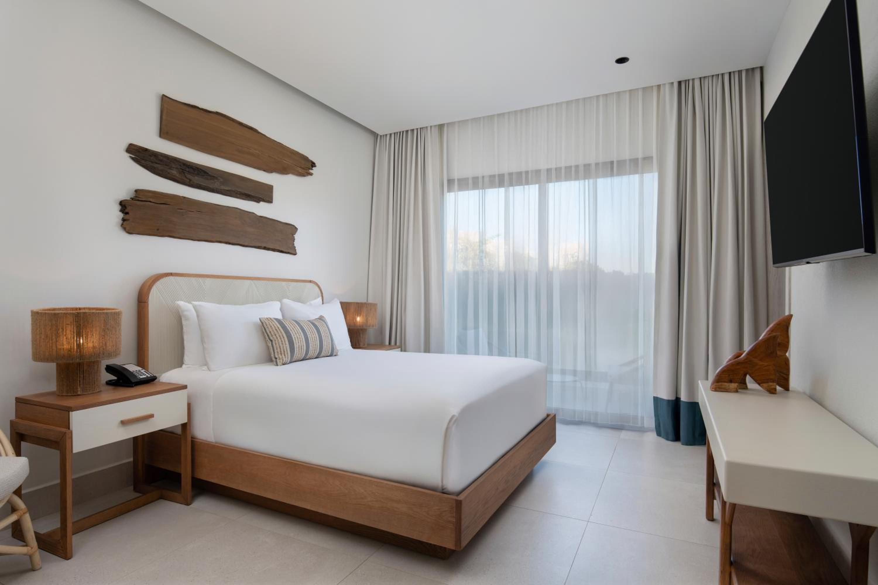 Deluxe Queen Room with Balcony photo 2