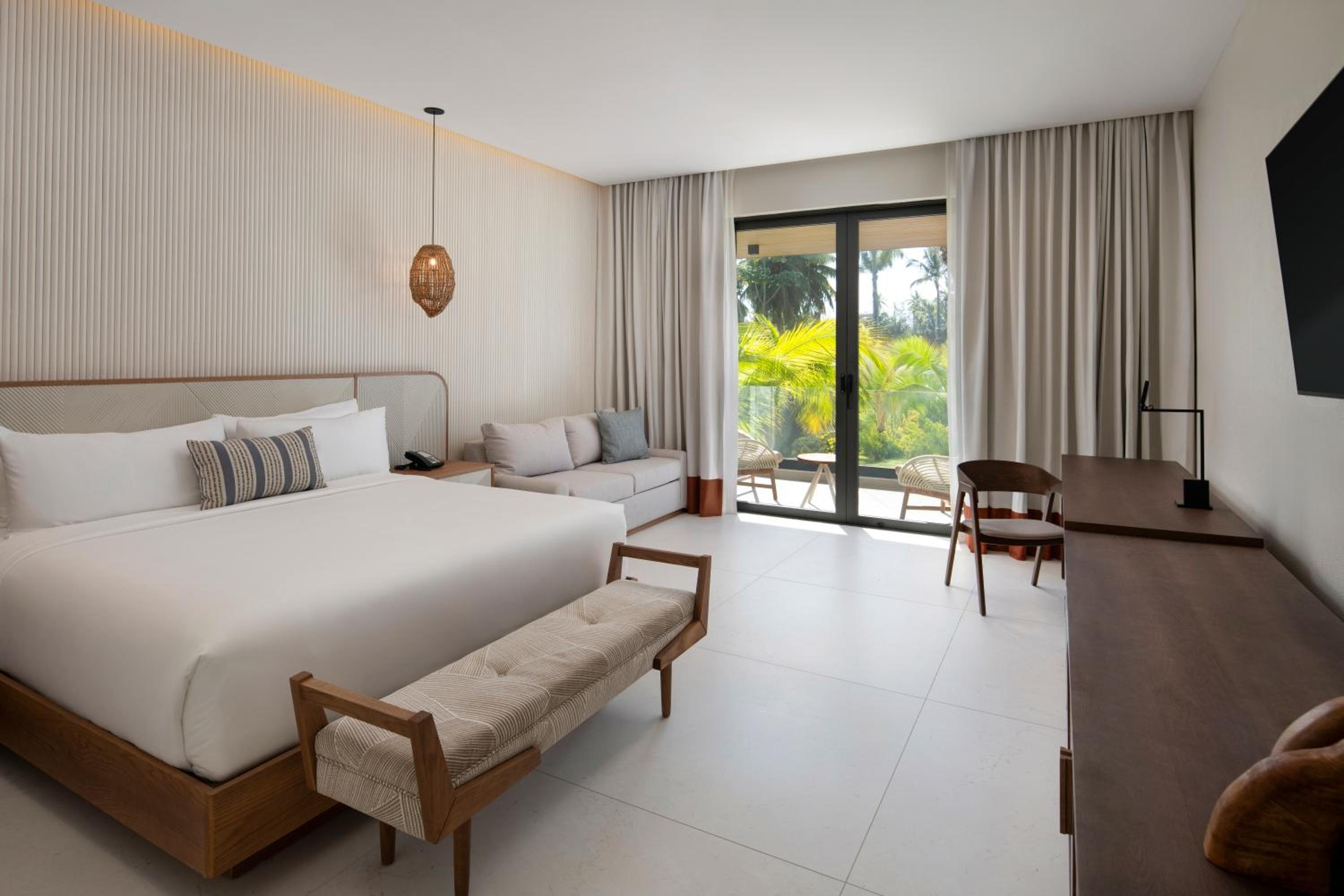 Four-Bedroom Villa with Ocean View/Balcony/Pool/Terrace