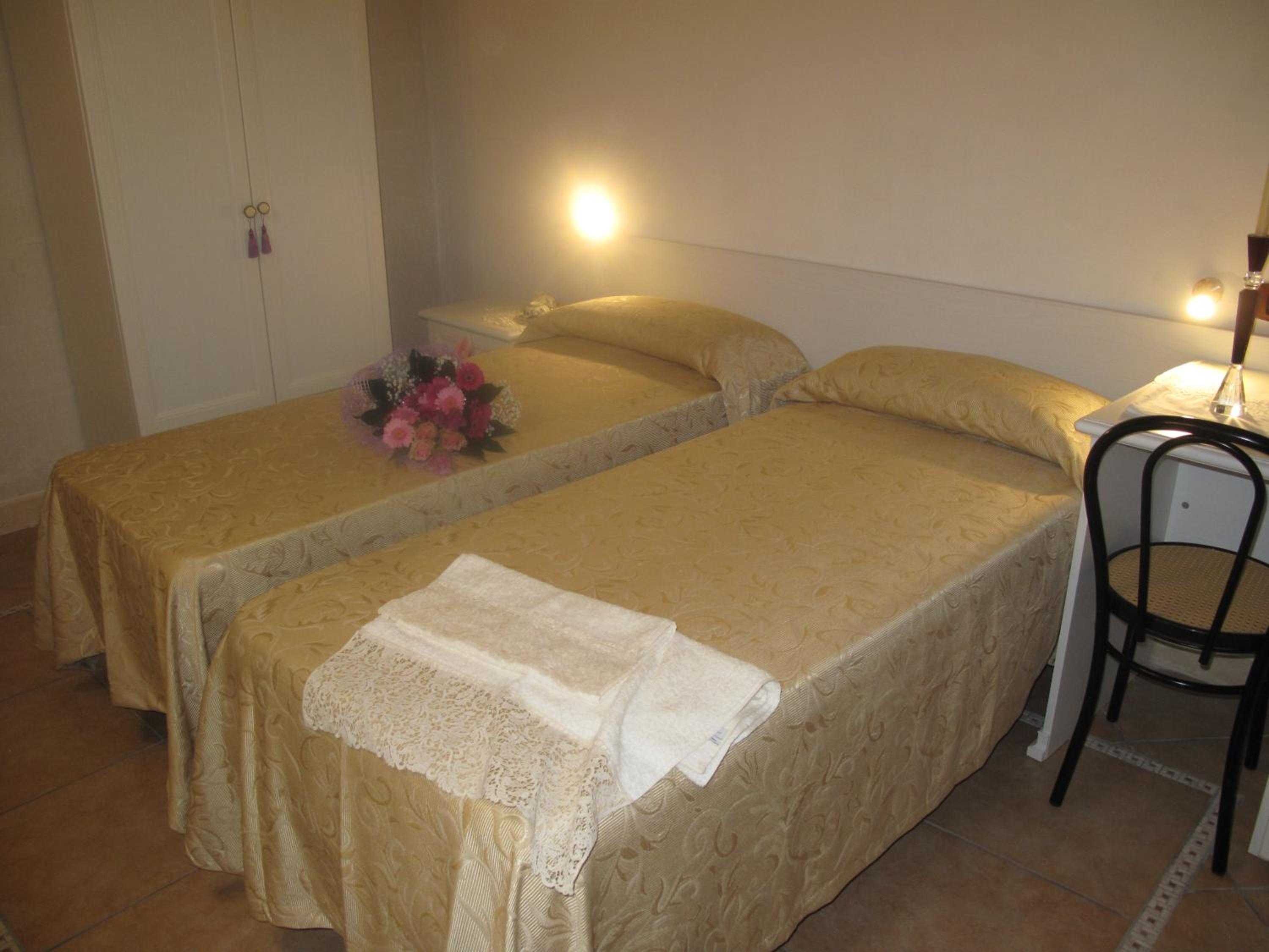 Deluxe Double or Twin Room - Photo 1
