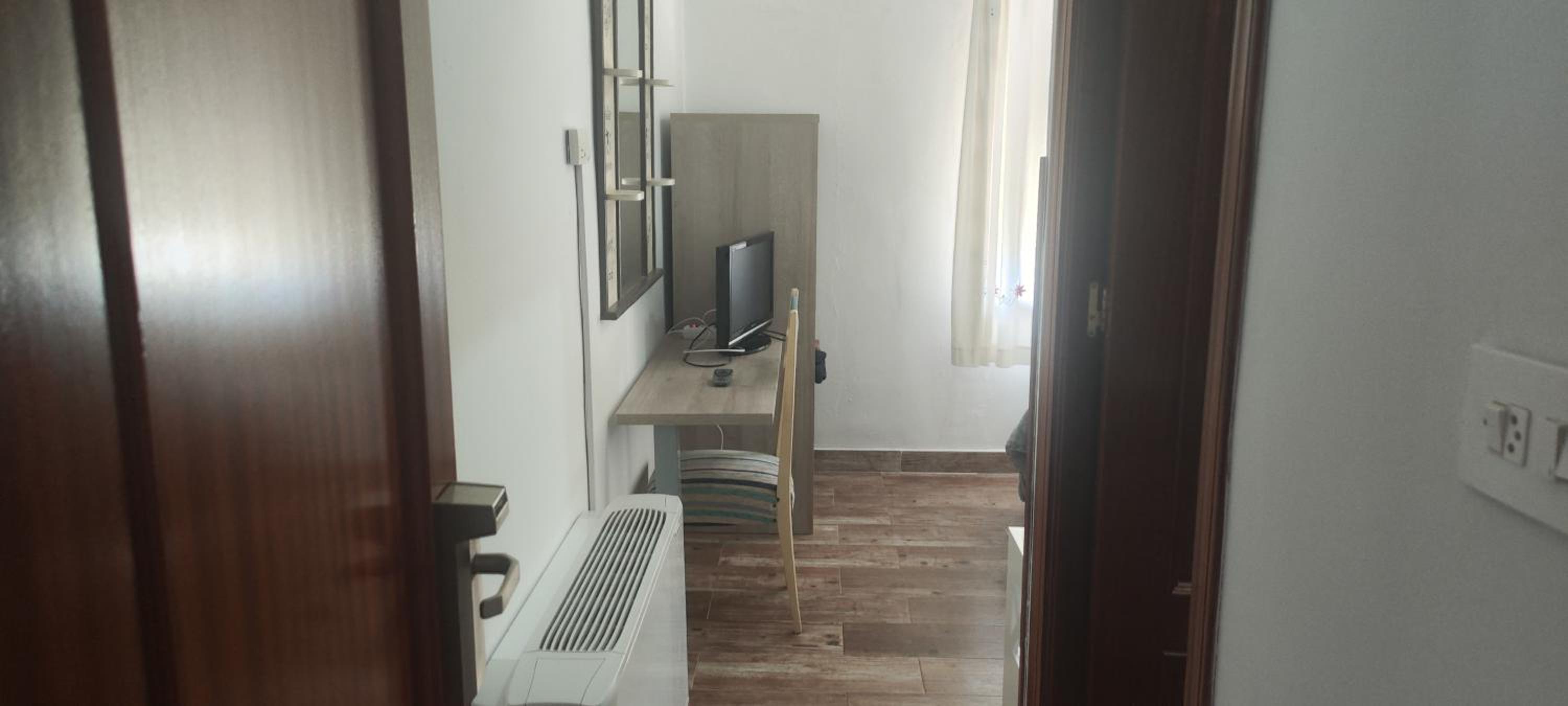 Double or Twin Room - Photo 2