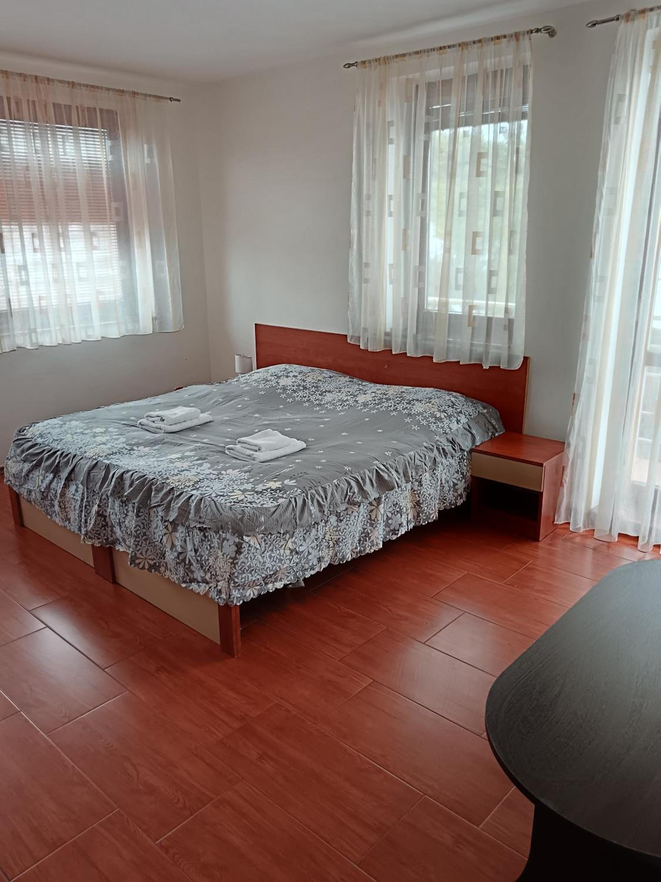 Apartment photo 2