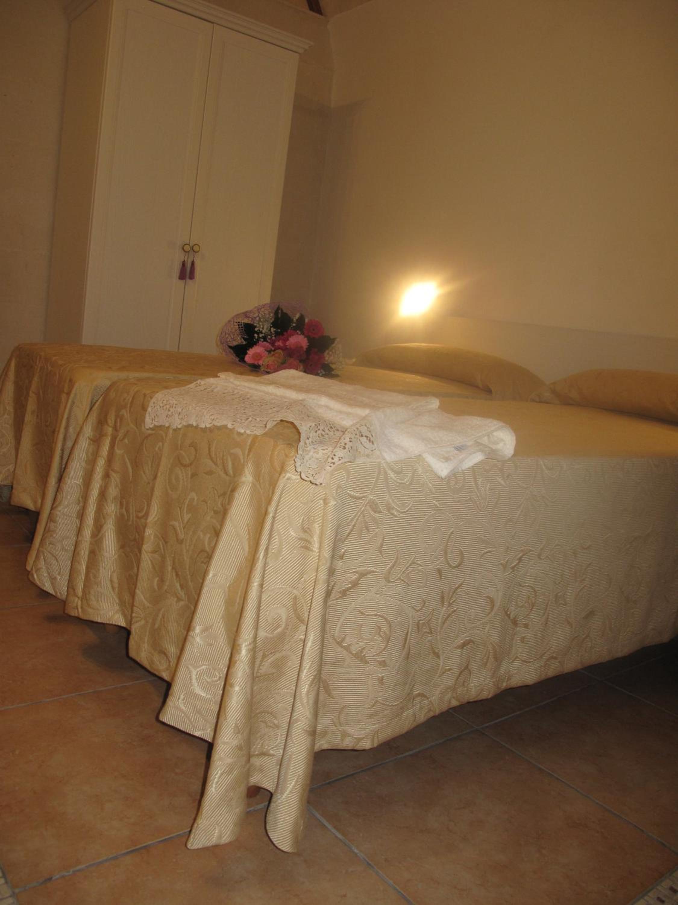 Deluxe Double or Twin Room - Photo 2