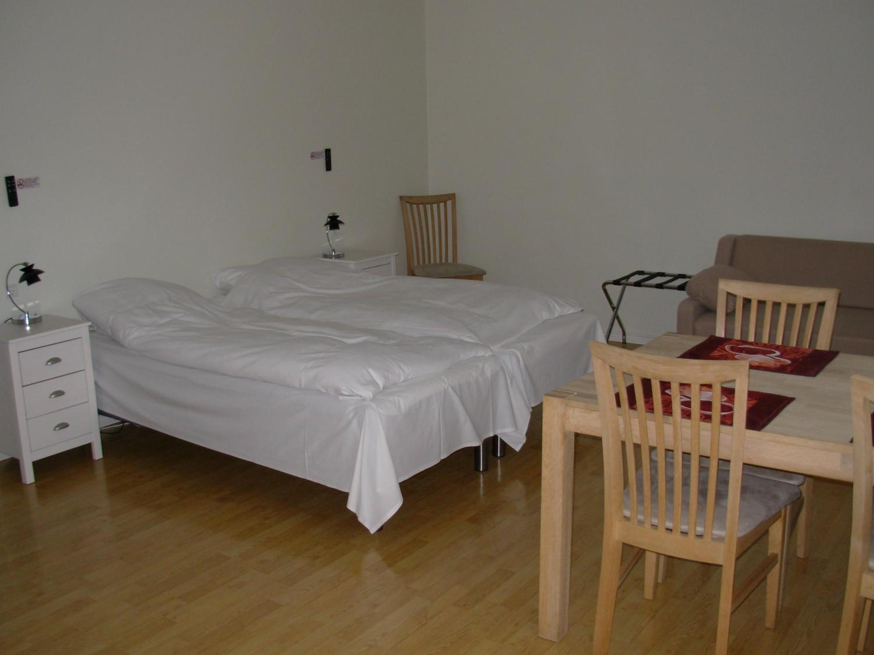 Family Room with Private Bathroom - Photo 1