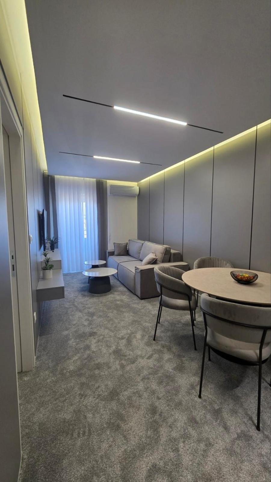 One-Bedroom Apartment with City View photo 1