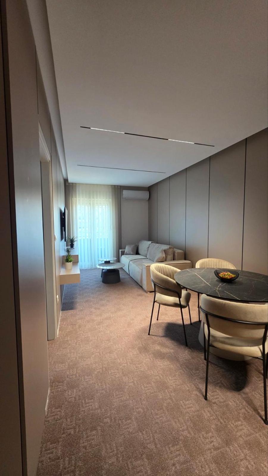 One-Bedroom Apartment with City View photo 1