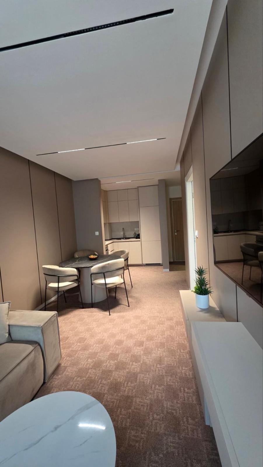 One-Bedroom Apartment with City View photo 2