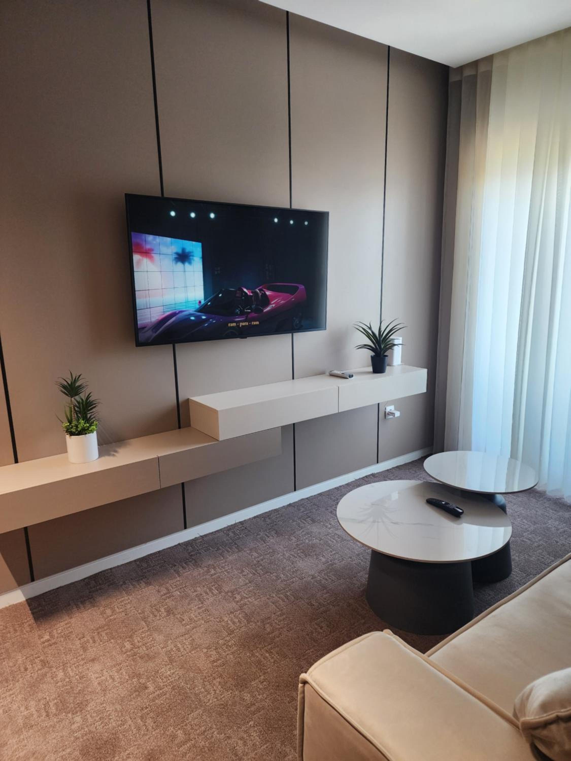 One-Bedroom Apartment with City View photo 3