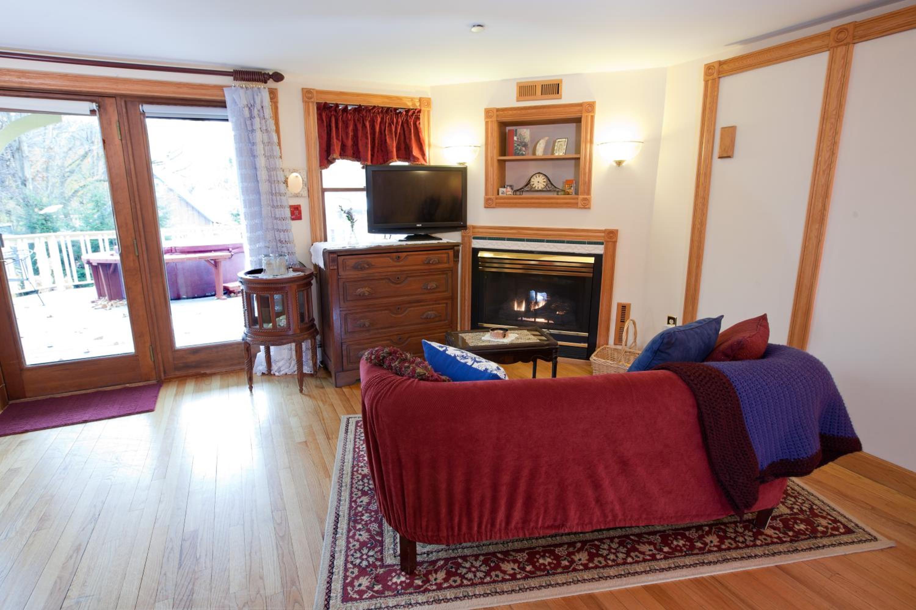 Prince Albert Queen Room photo 2
