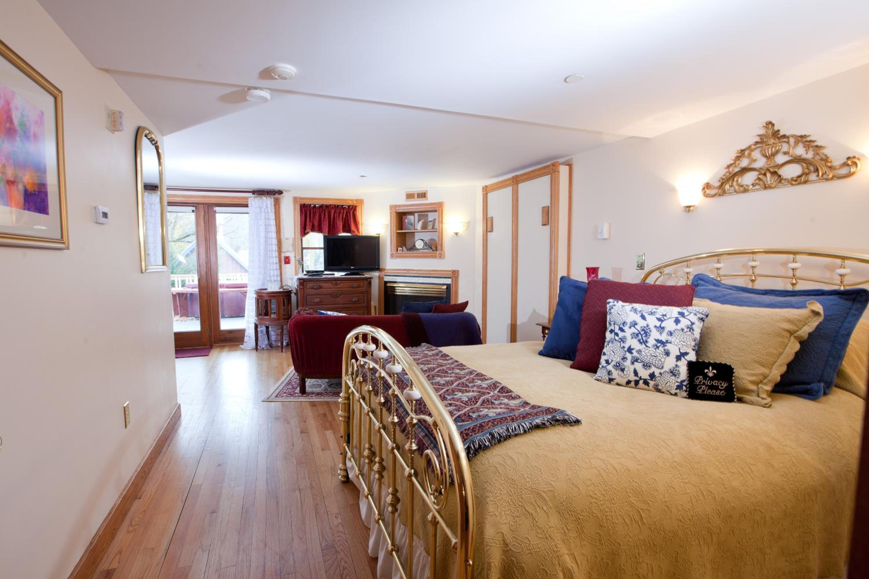 Prince Albert Queen Room photo 1