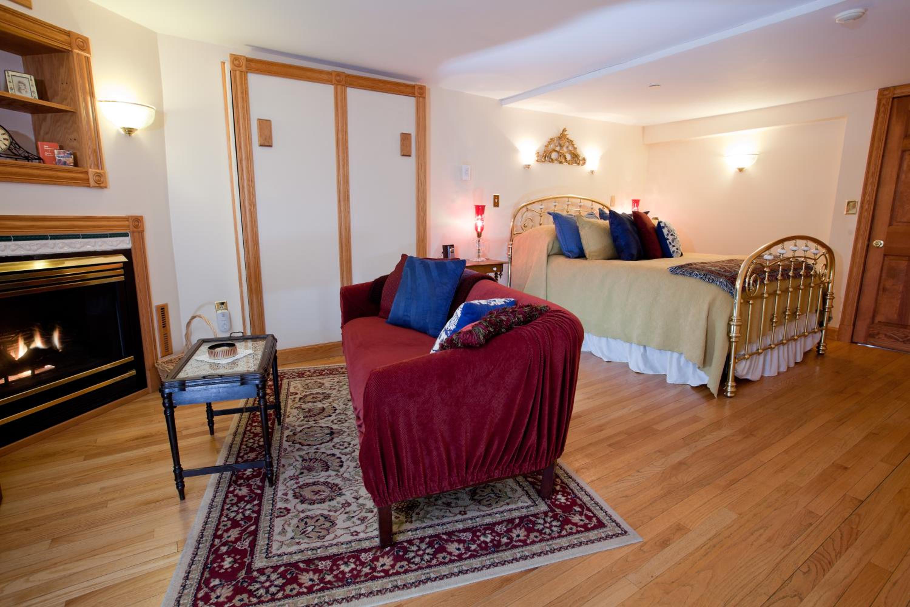 Prince Albert Queen Room photo 3